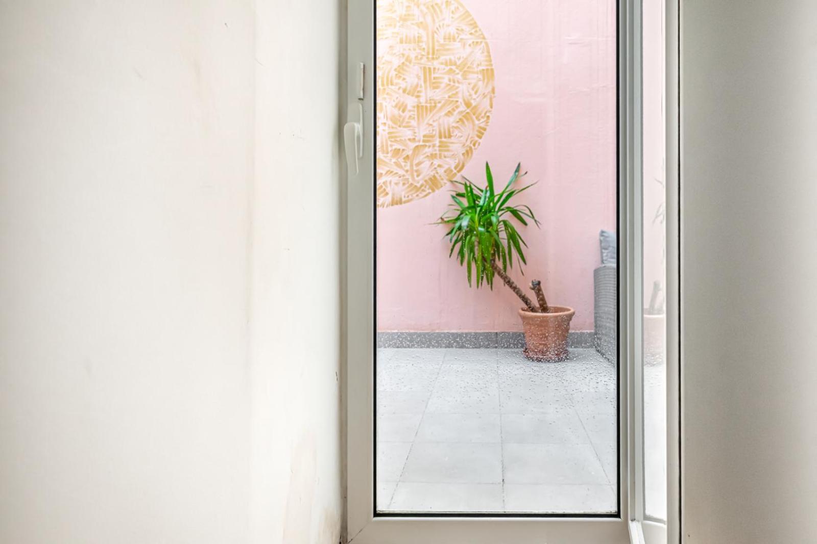 Apartment with Terrace - Photo 9