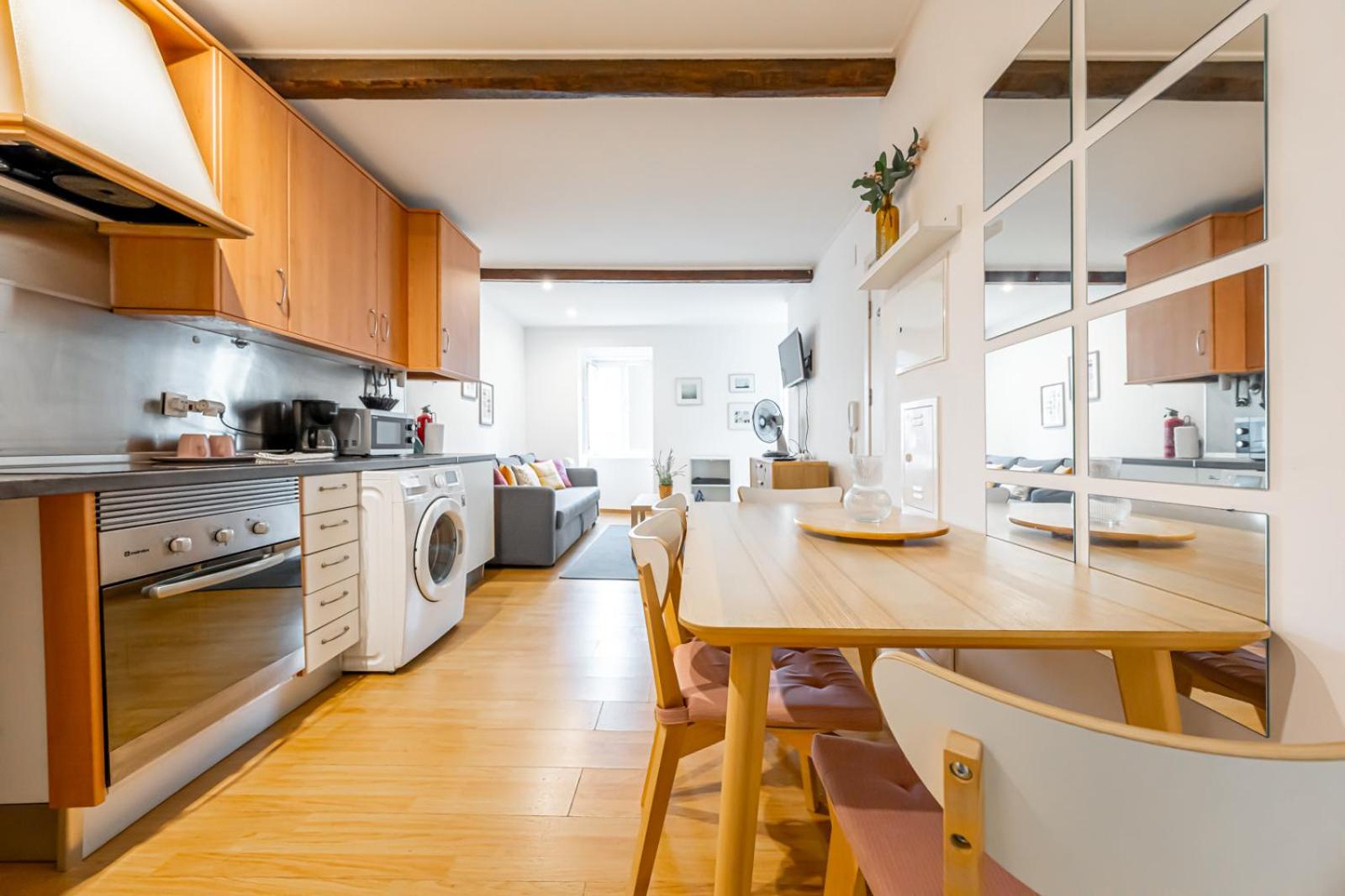 Apartment with Terrace - Photo 17