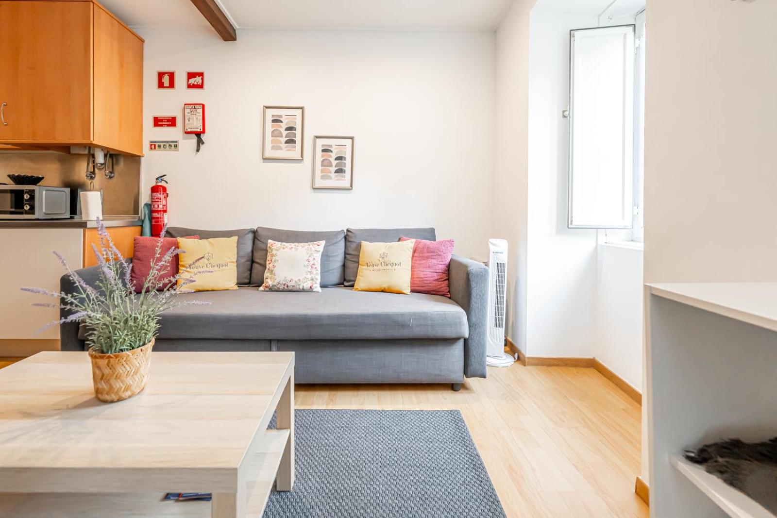 Apartment with Terrace - Photo 32