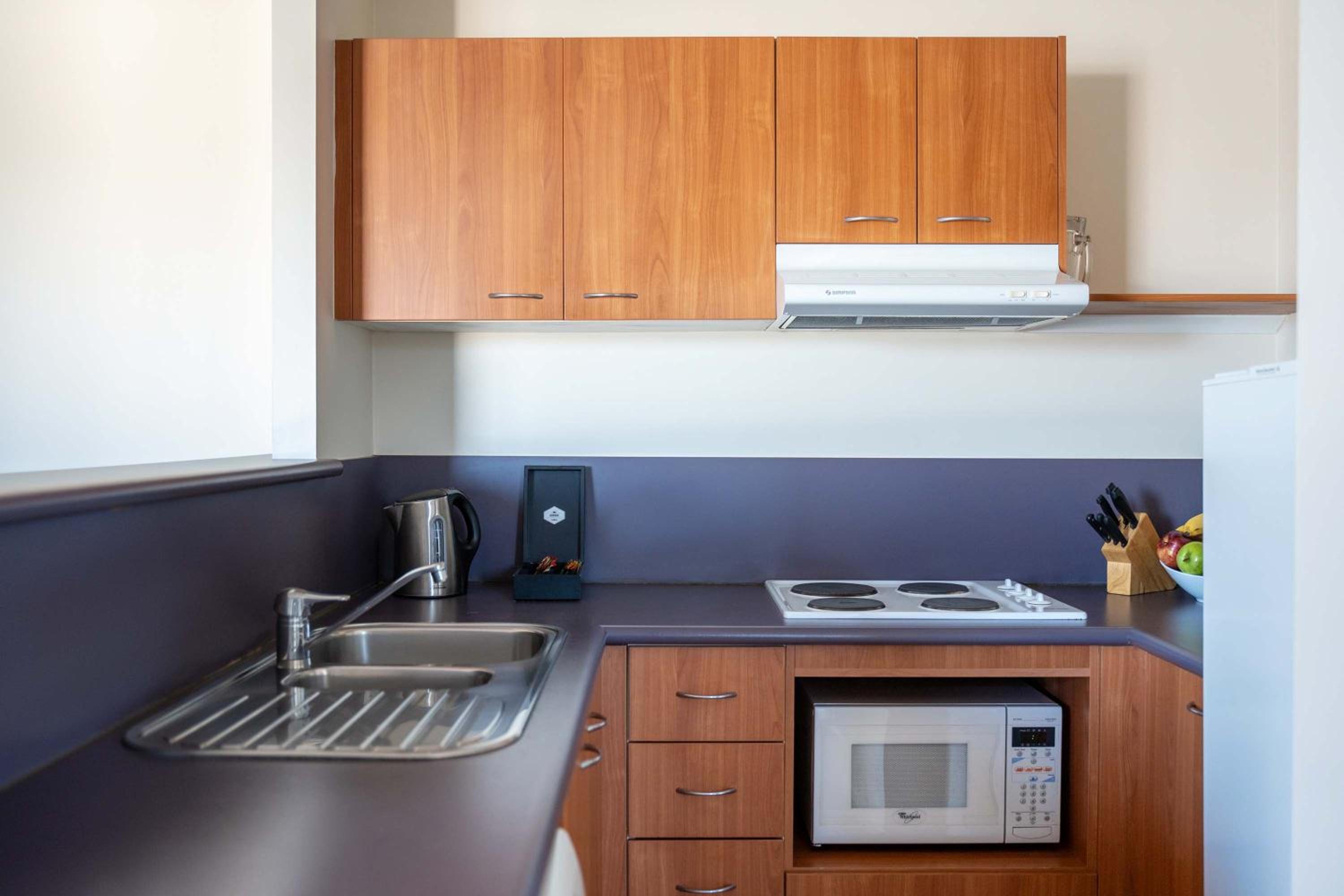 One-Bedroom Apartment with View - Photo 3