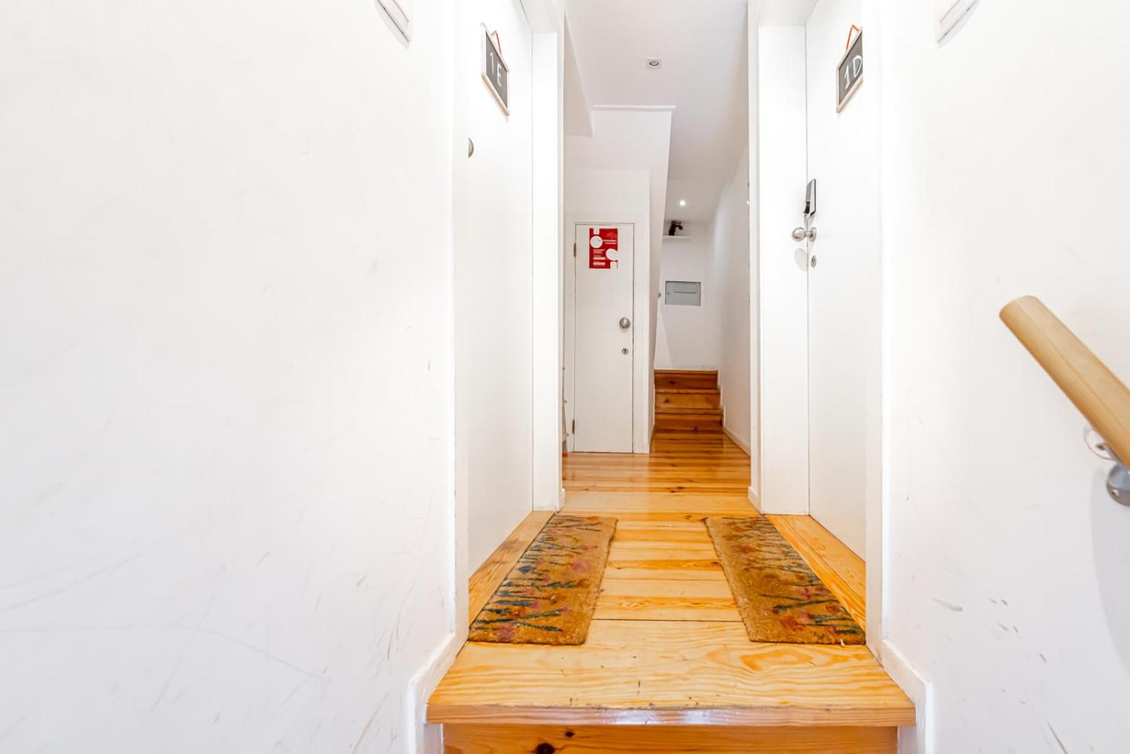 Apartment with Terrace - Photo 35
