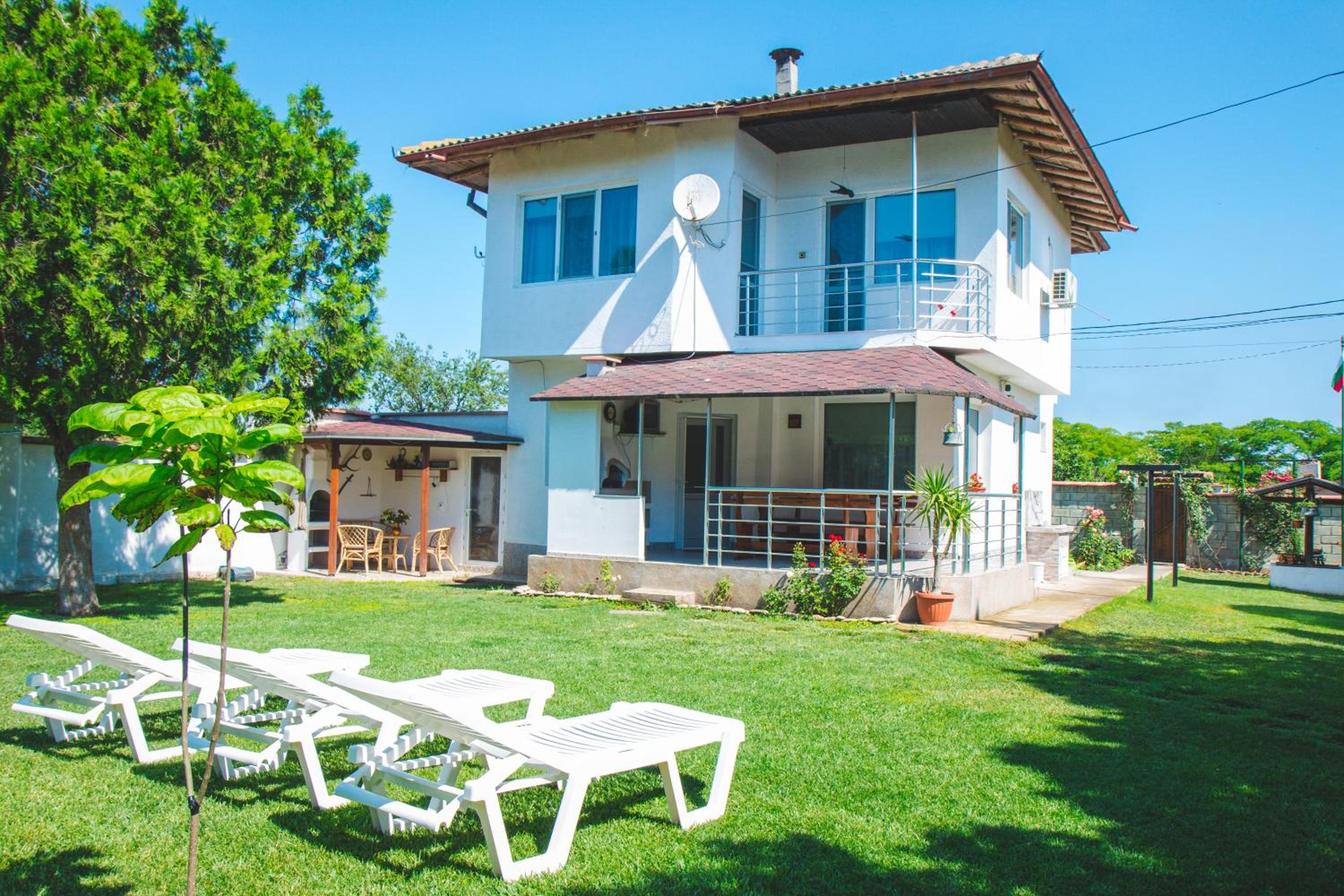 Three-Bedroom House photo 2