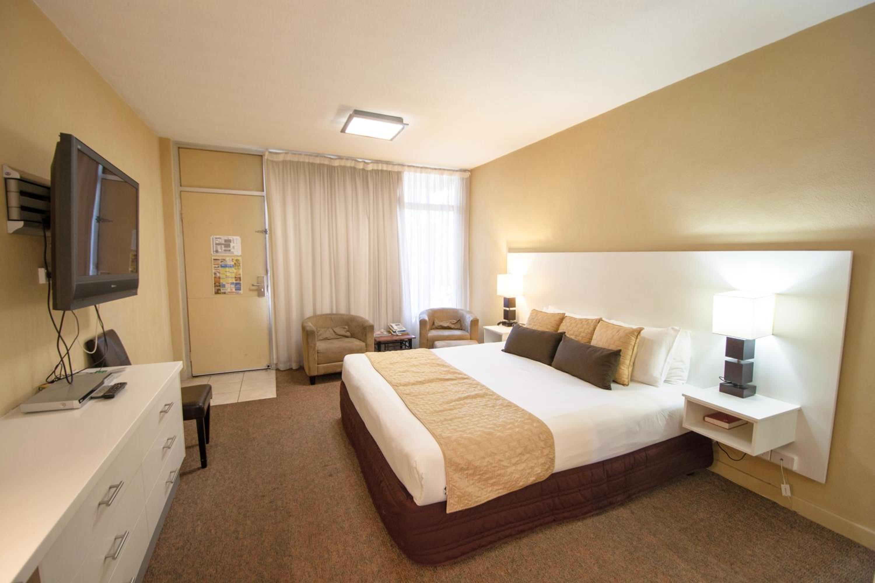 Deluxe King Suite - Photo 1