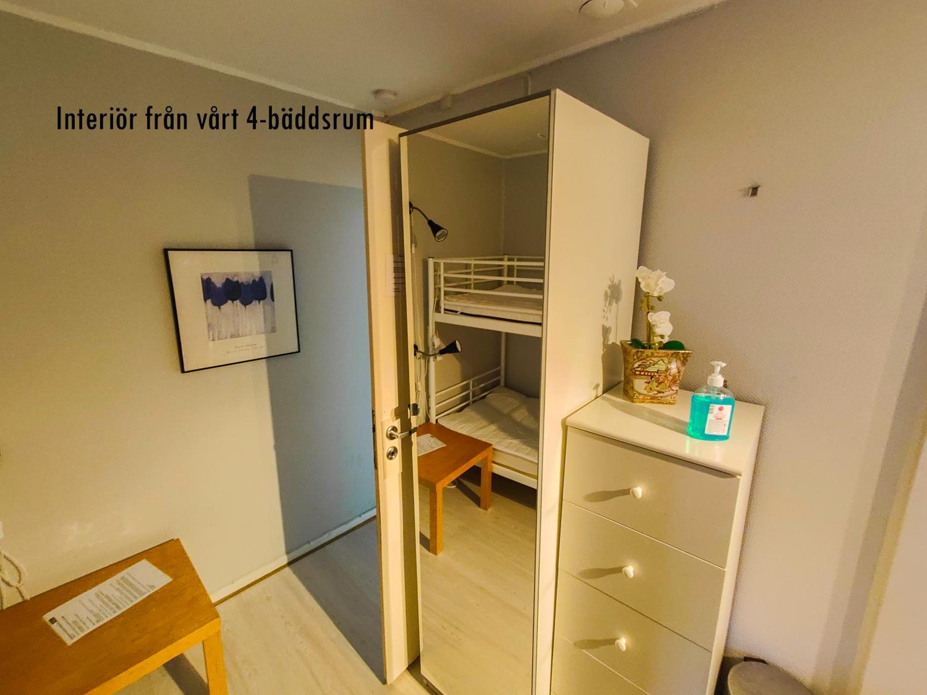 Quadruple Room with Shared Bathroom photo 3