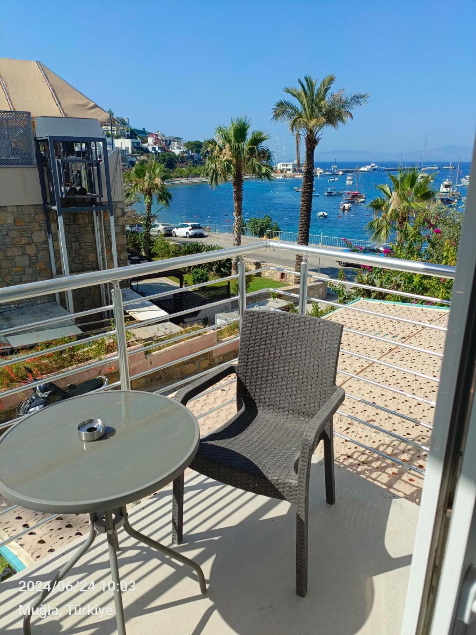 Family Room with Sea View photo 2