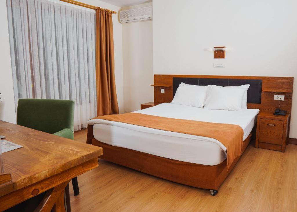 Standard Double or Twin Room photo 2
