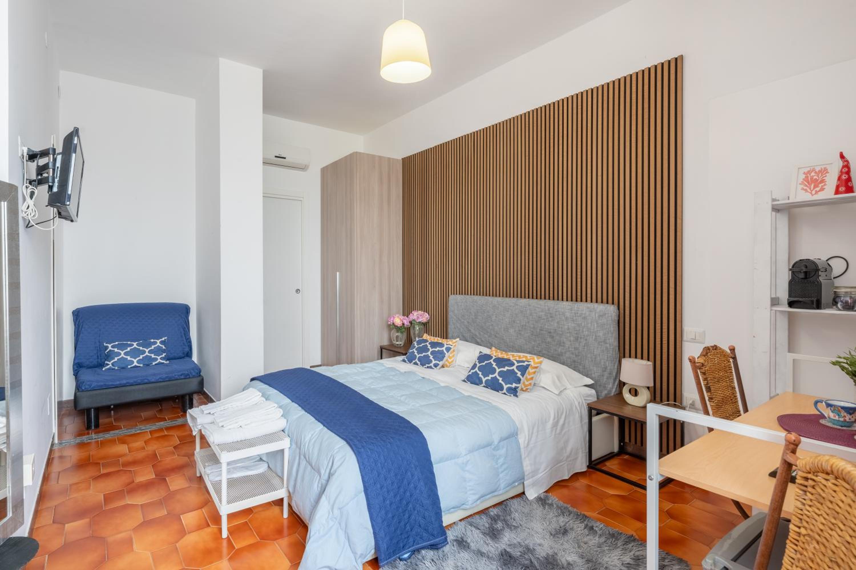 Double Room with Patio - Photo 5