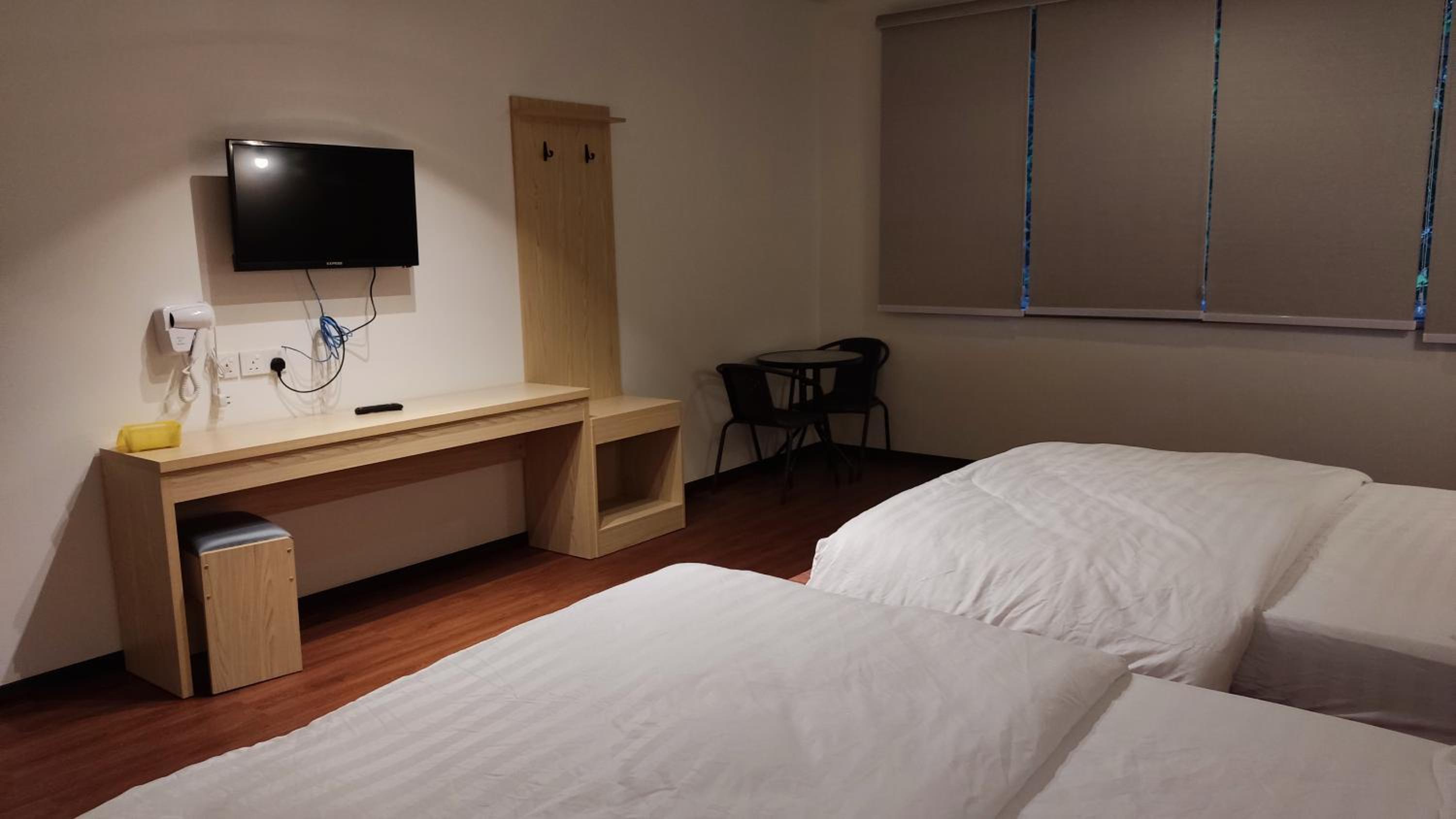 Superior Queen Room with Two Queen Beds - Photo 3