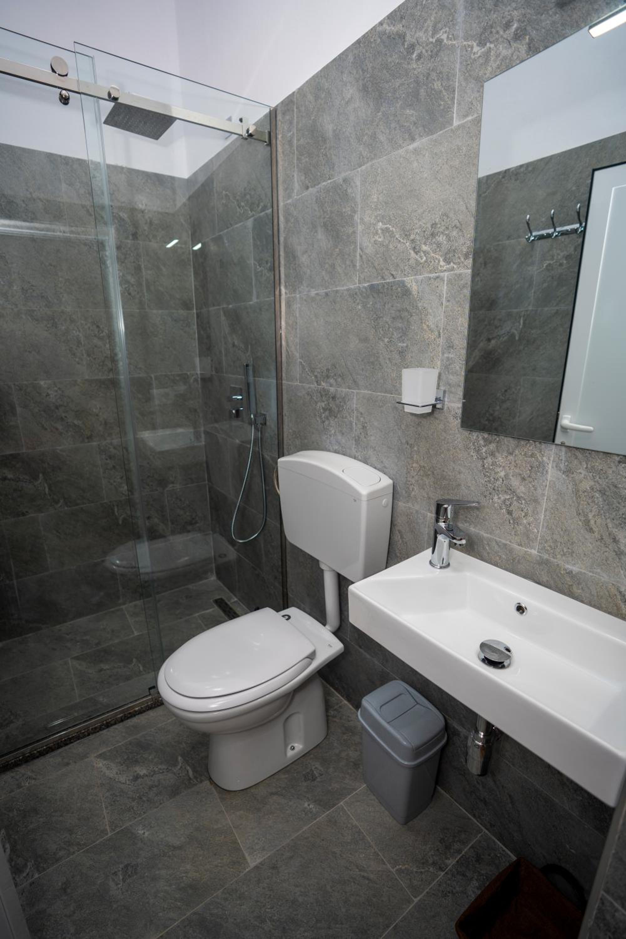 Comfort Triple Room with Shower
