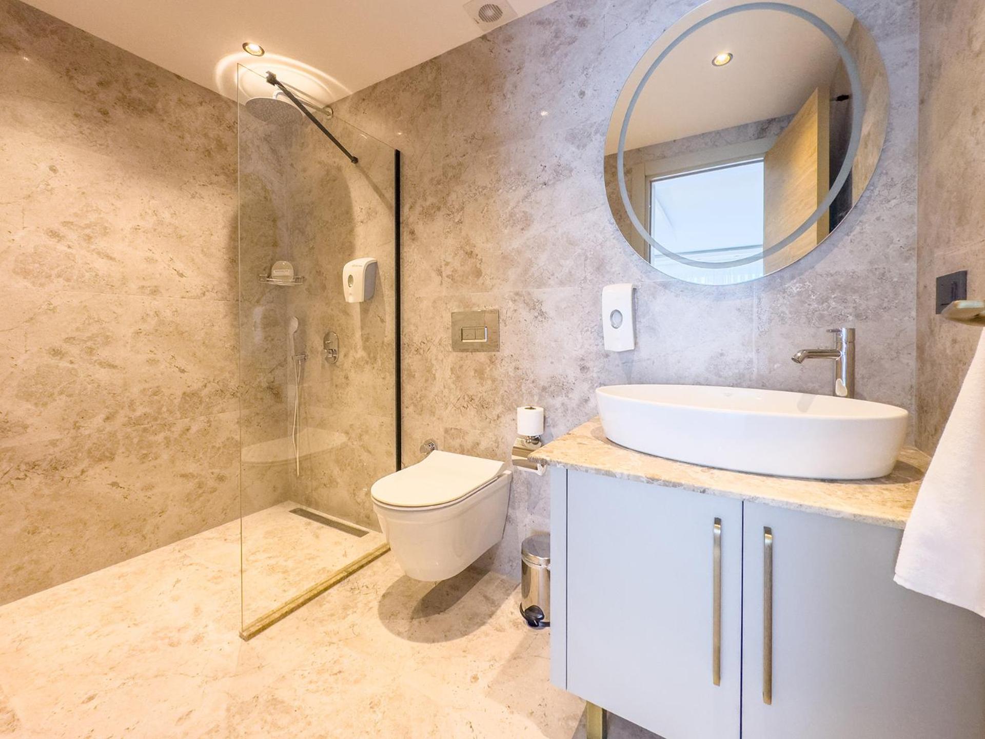 Duplex Suite - Photo 3