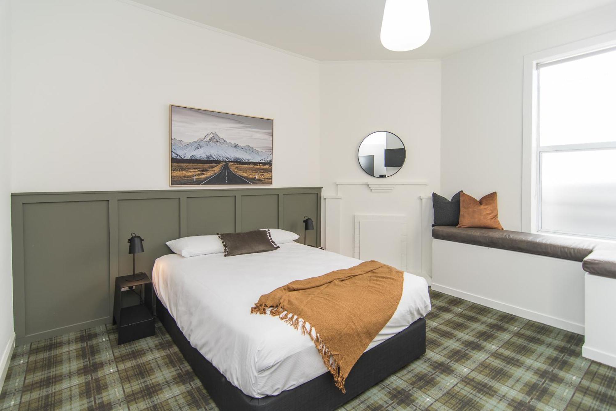 Queen Deluxe Ensuite - Photo 3