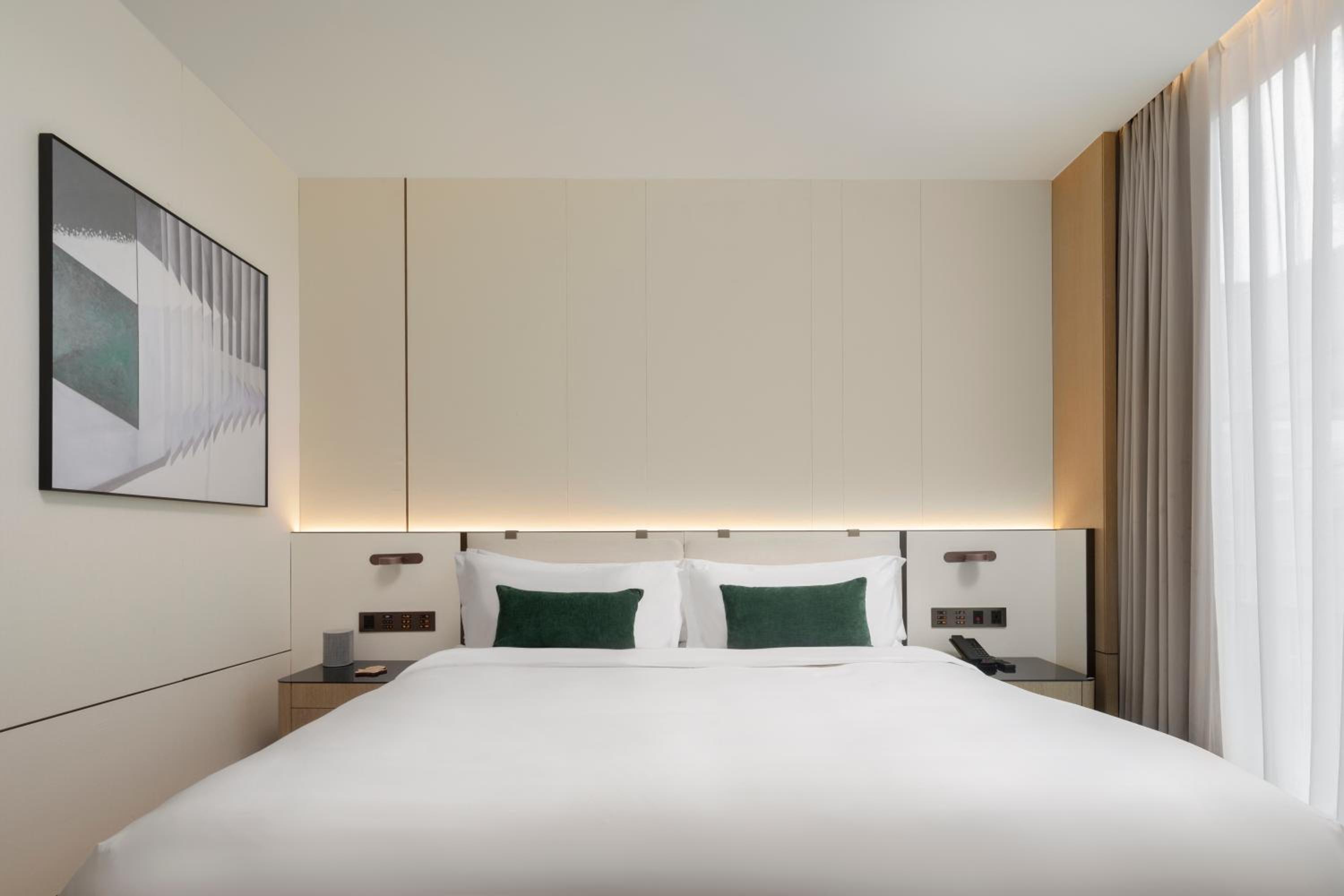 Standard King Room photo 3