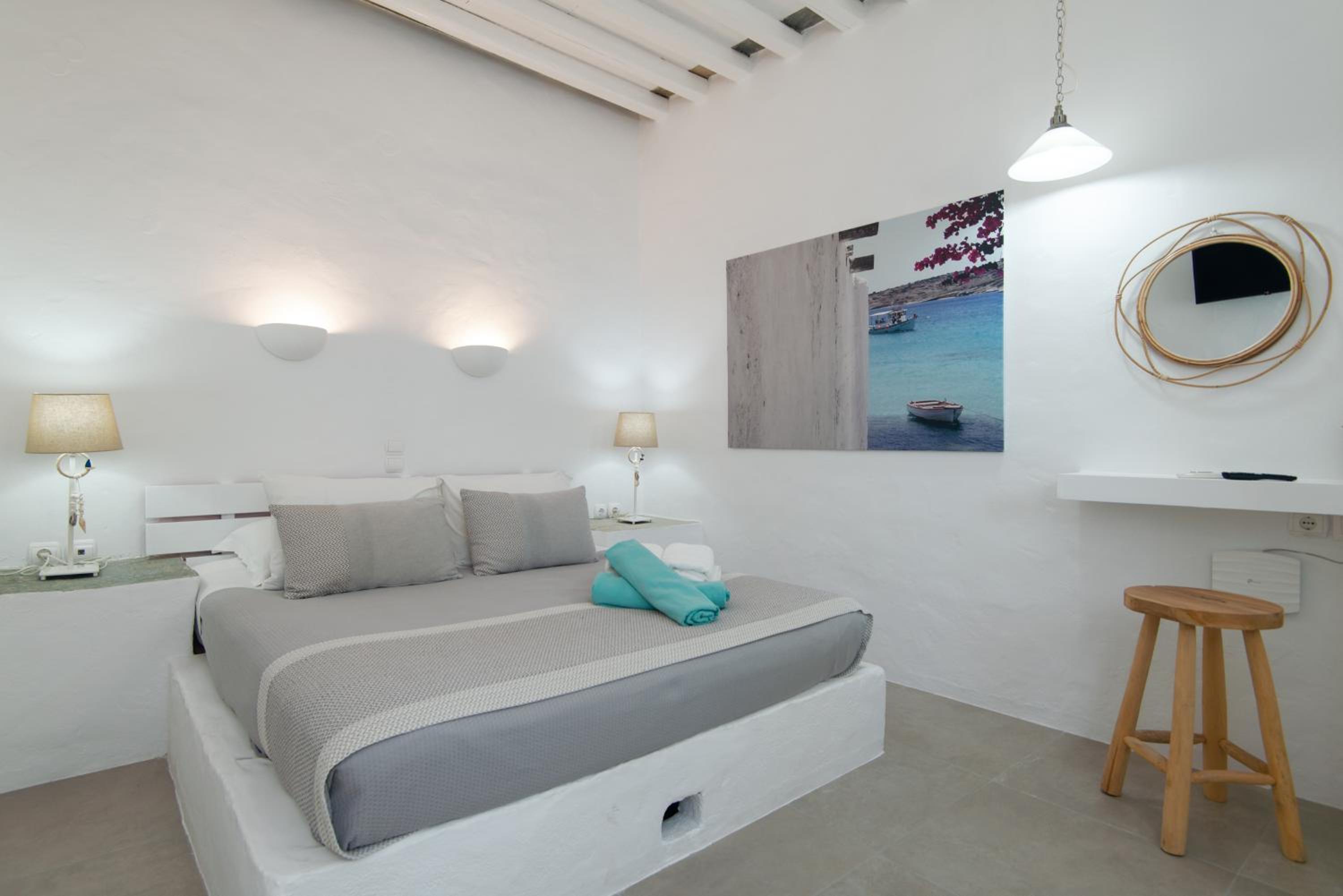 Two-Bedroom Apartment with Garden View and Partial Sea View photo 1