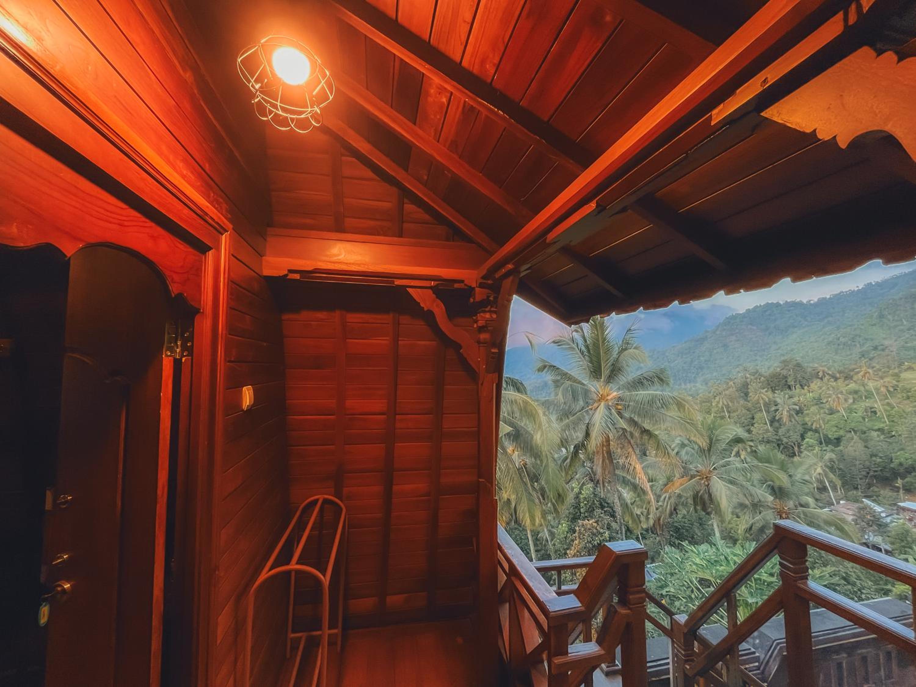 Traditional Balinese Lumbung House with Shared Toilet - Photo 3