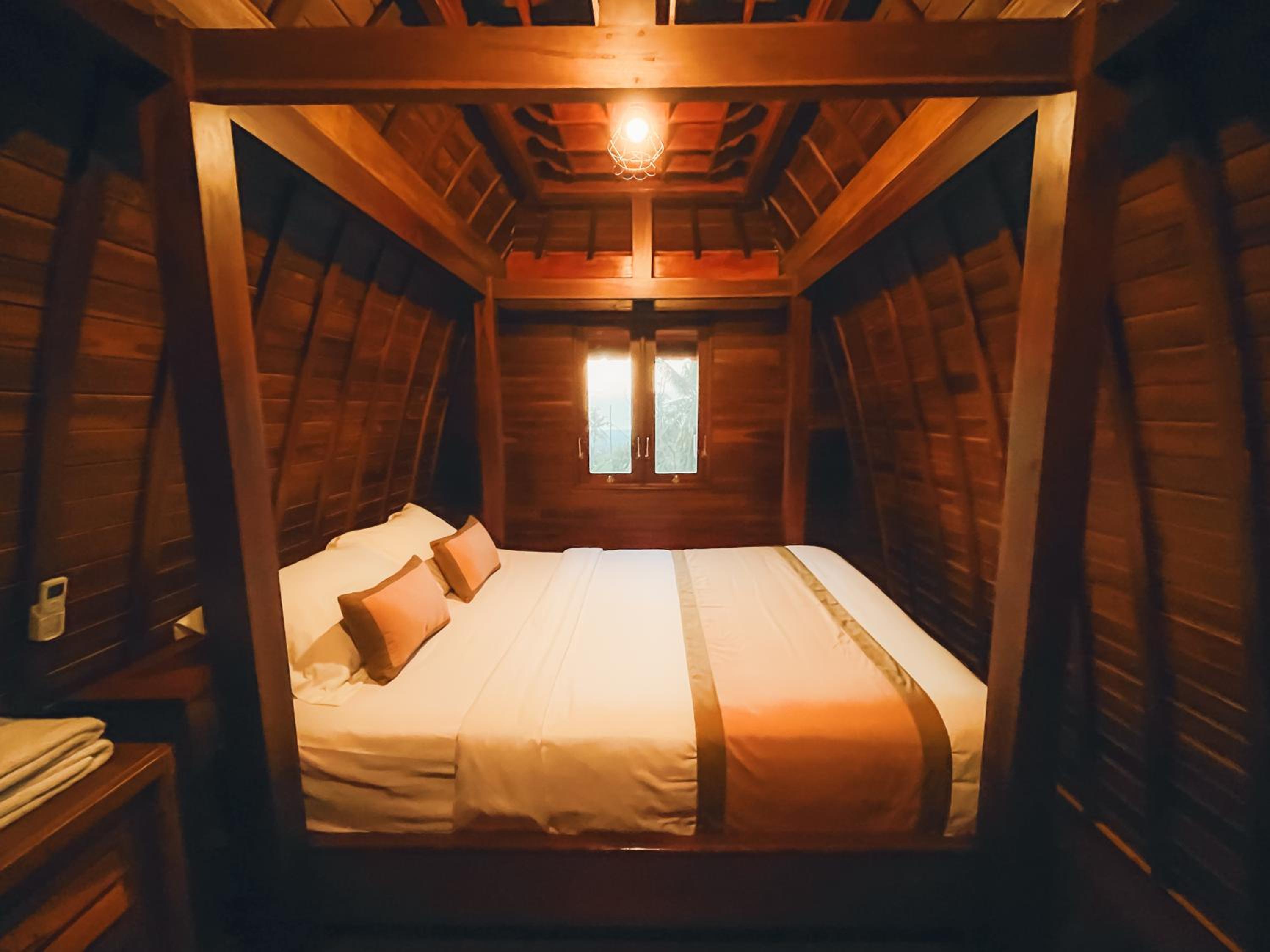 Traditional Balinese Lumbung House with Shared Toilet - Photo 2