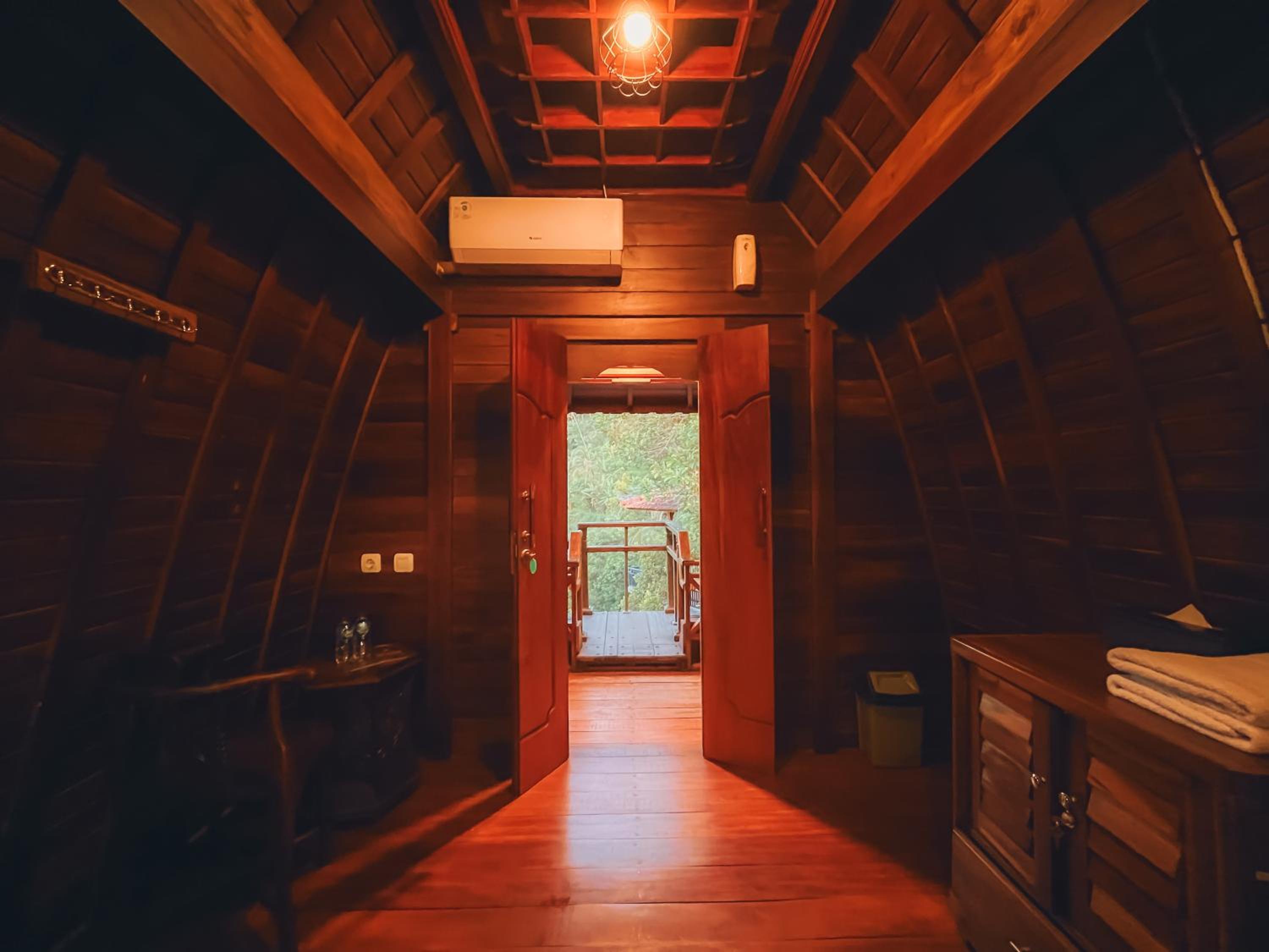 Traditional Balinese Lumbung House with Shared Toilet - Photo 28