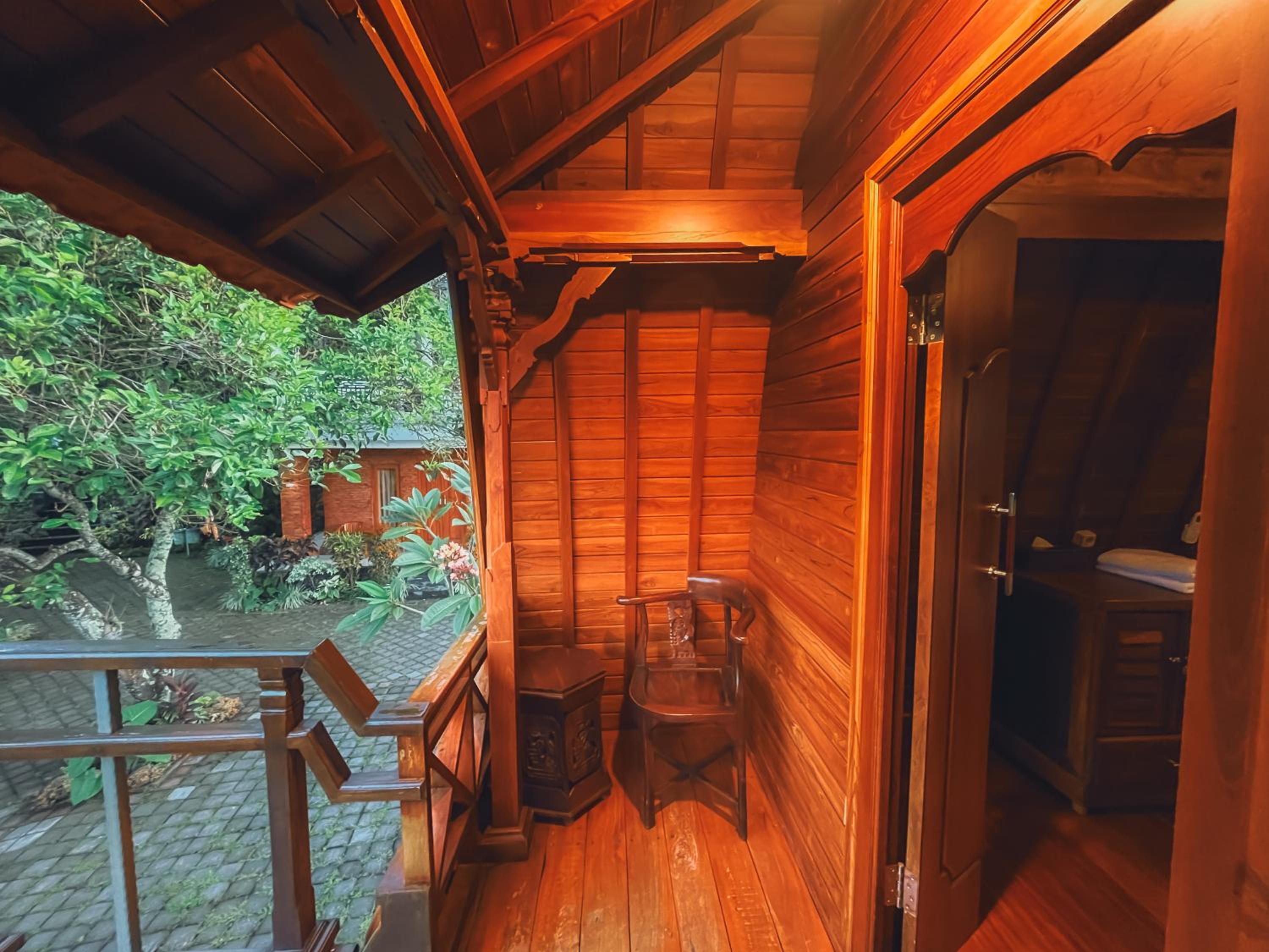 Traditional Balinese Lumbung House with Shared Toilet - Photo 27