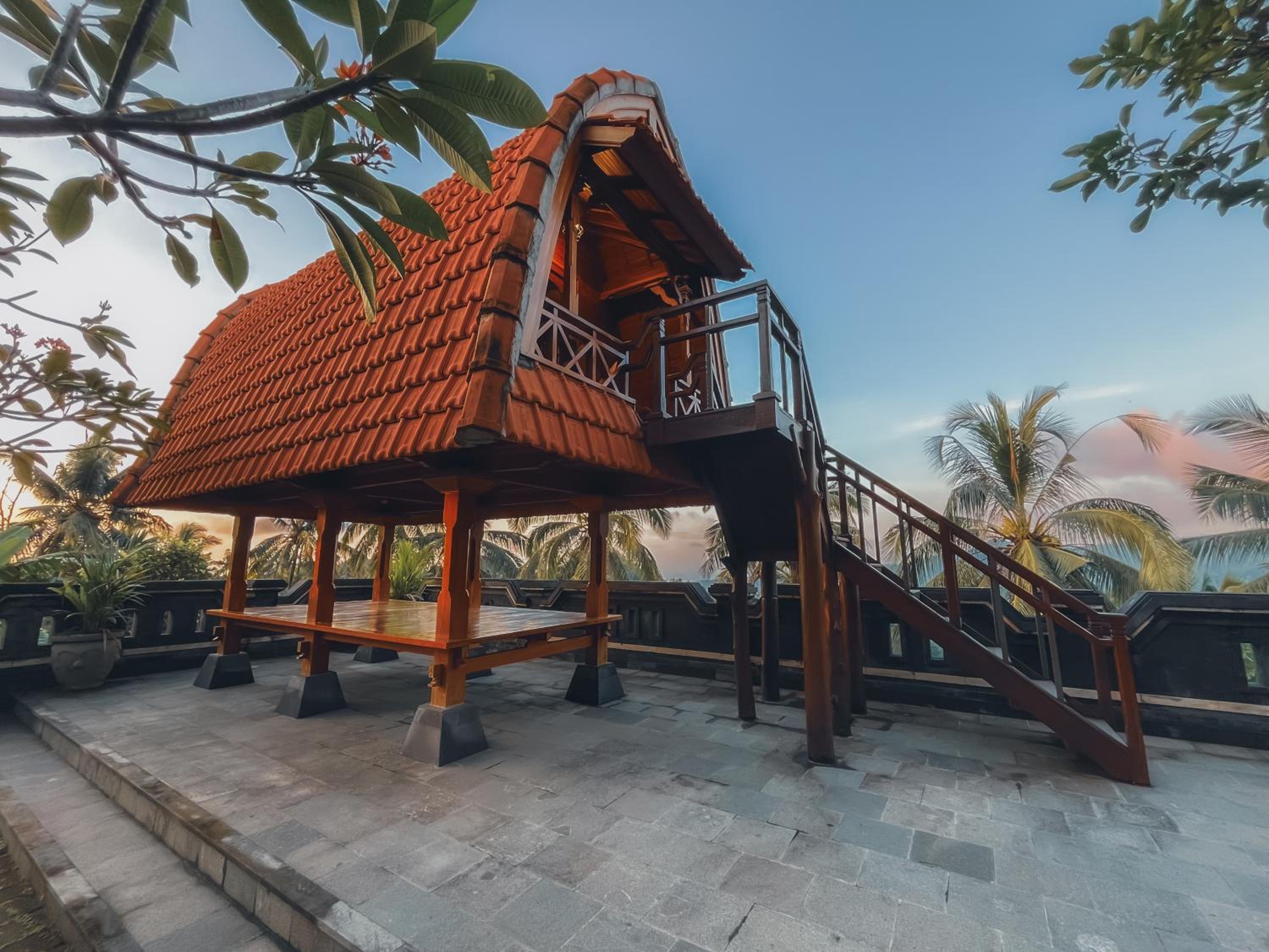 Traditional Balinese Lumbung House with Shared Toilet - Photo 26