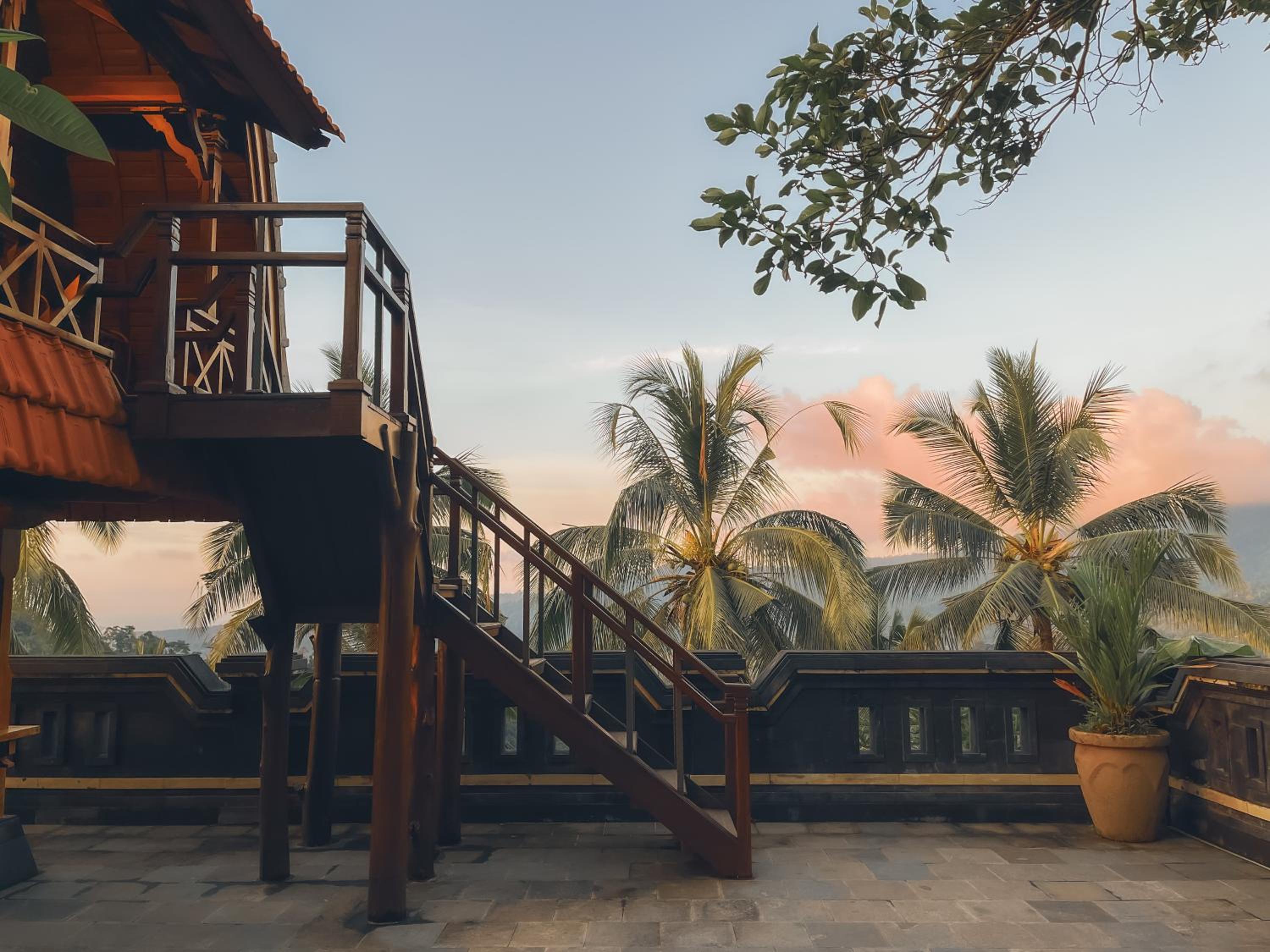 Traditional Balinese Lumbung House with Shared Toilet - Photo 35