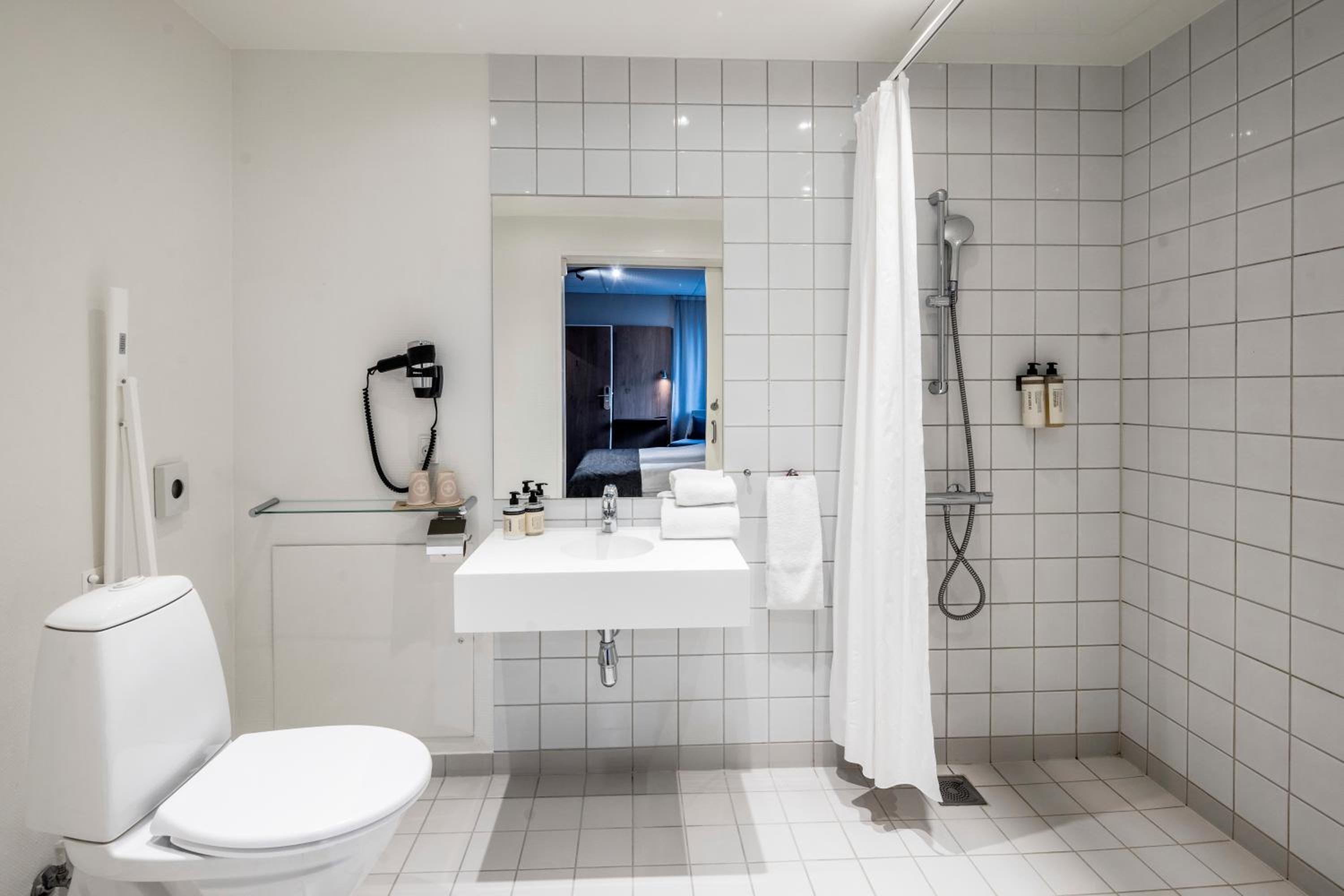 Standard Accessible Room thumbnail 5