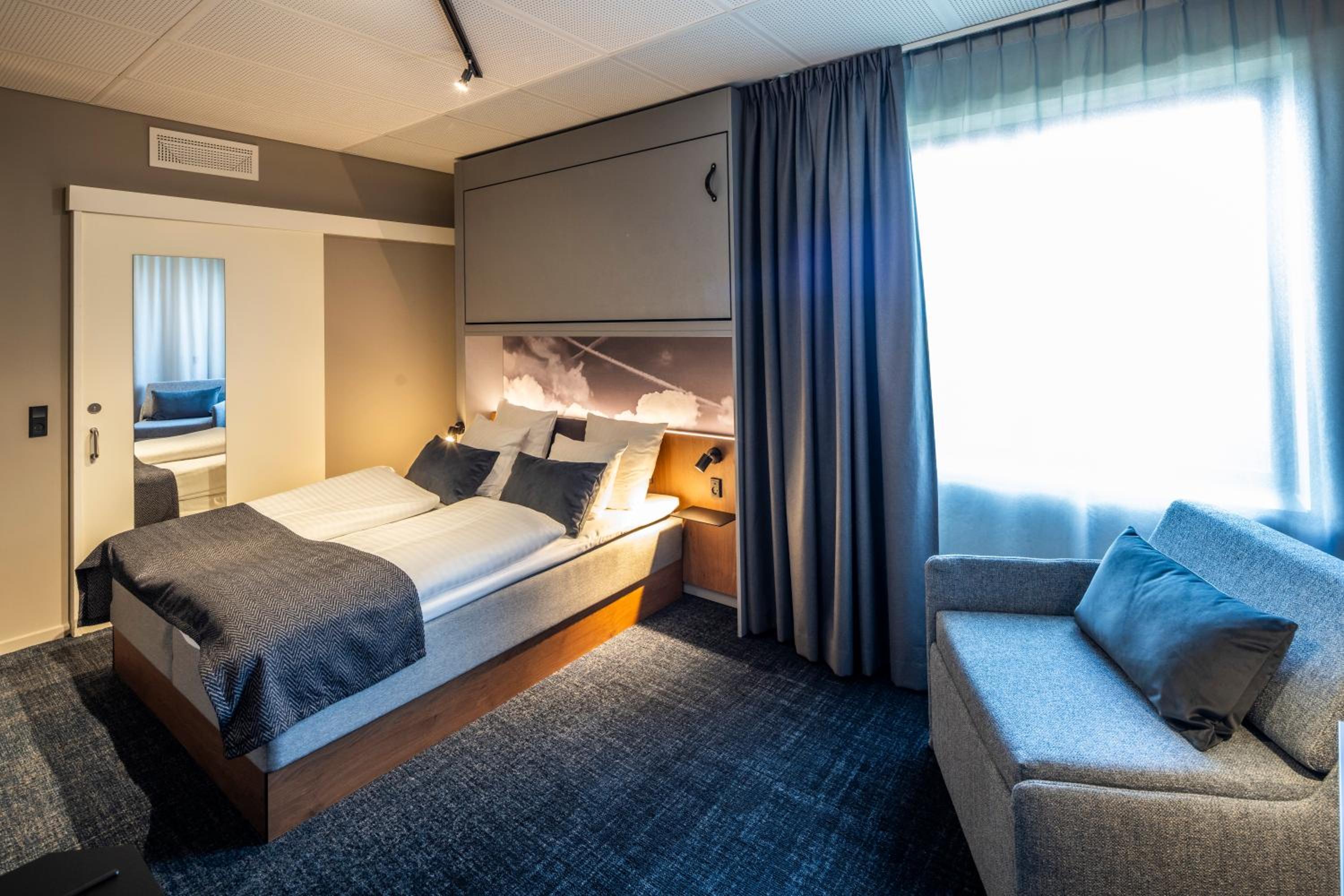 Standard Accessible Room - Photo 8
