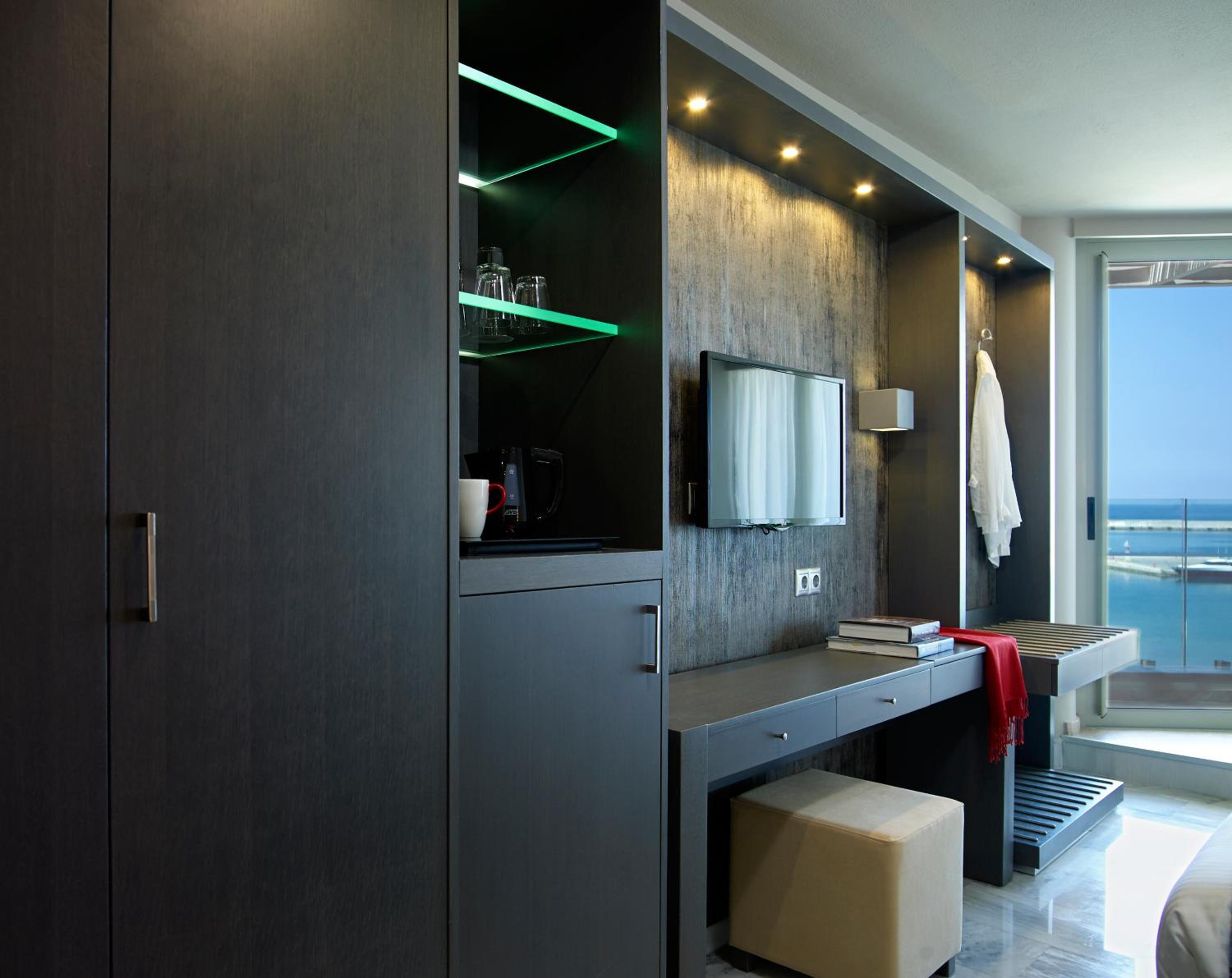 Junior Suite with Sea View - Photo 3