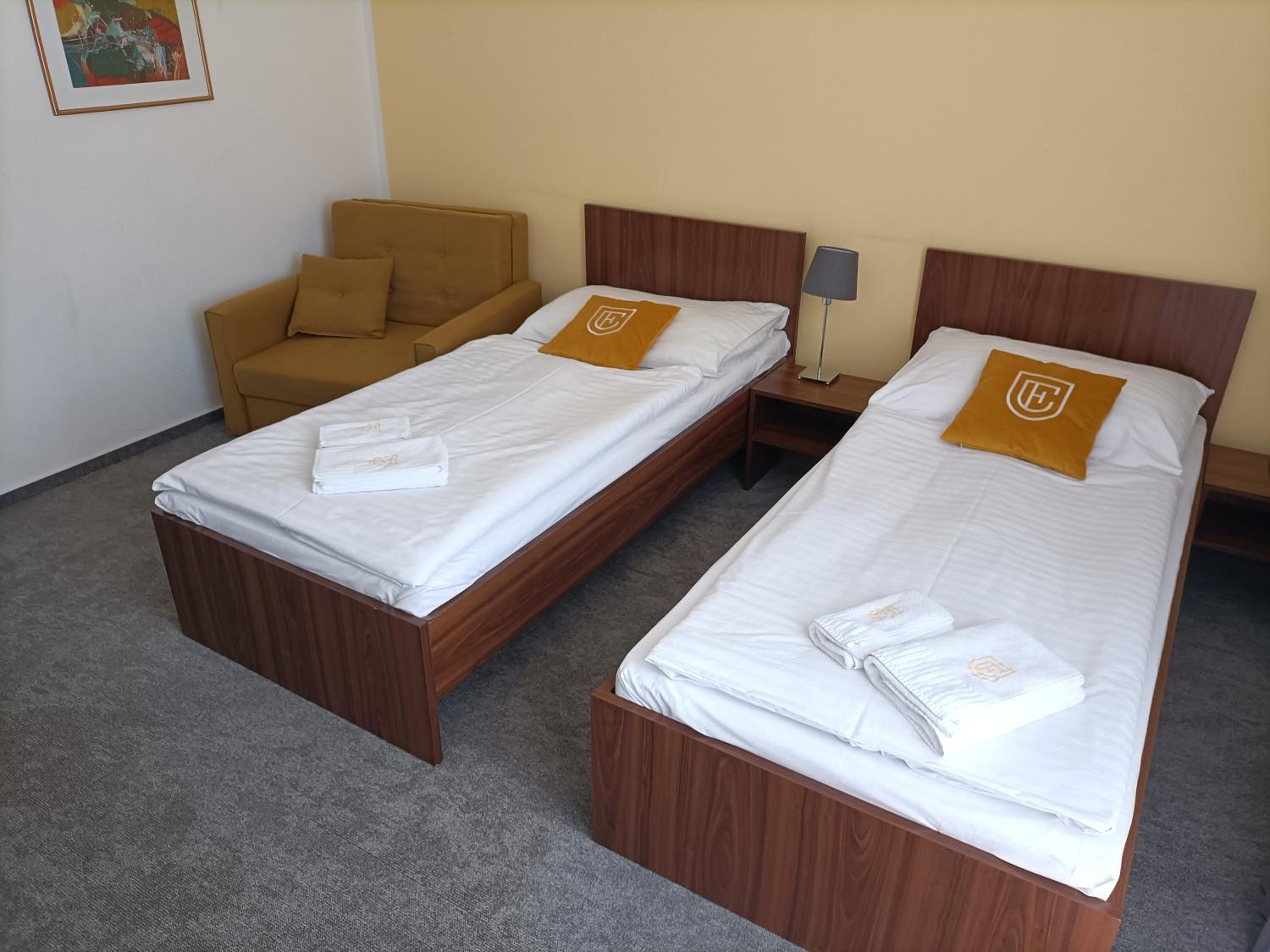 Twin Room with Extra Bed photo 1