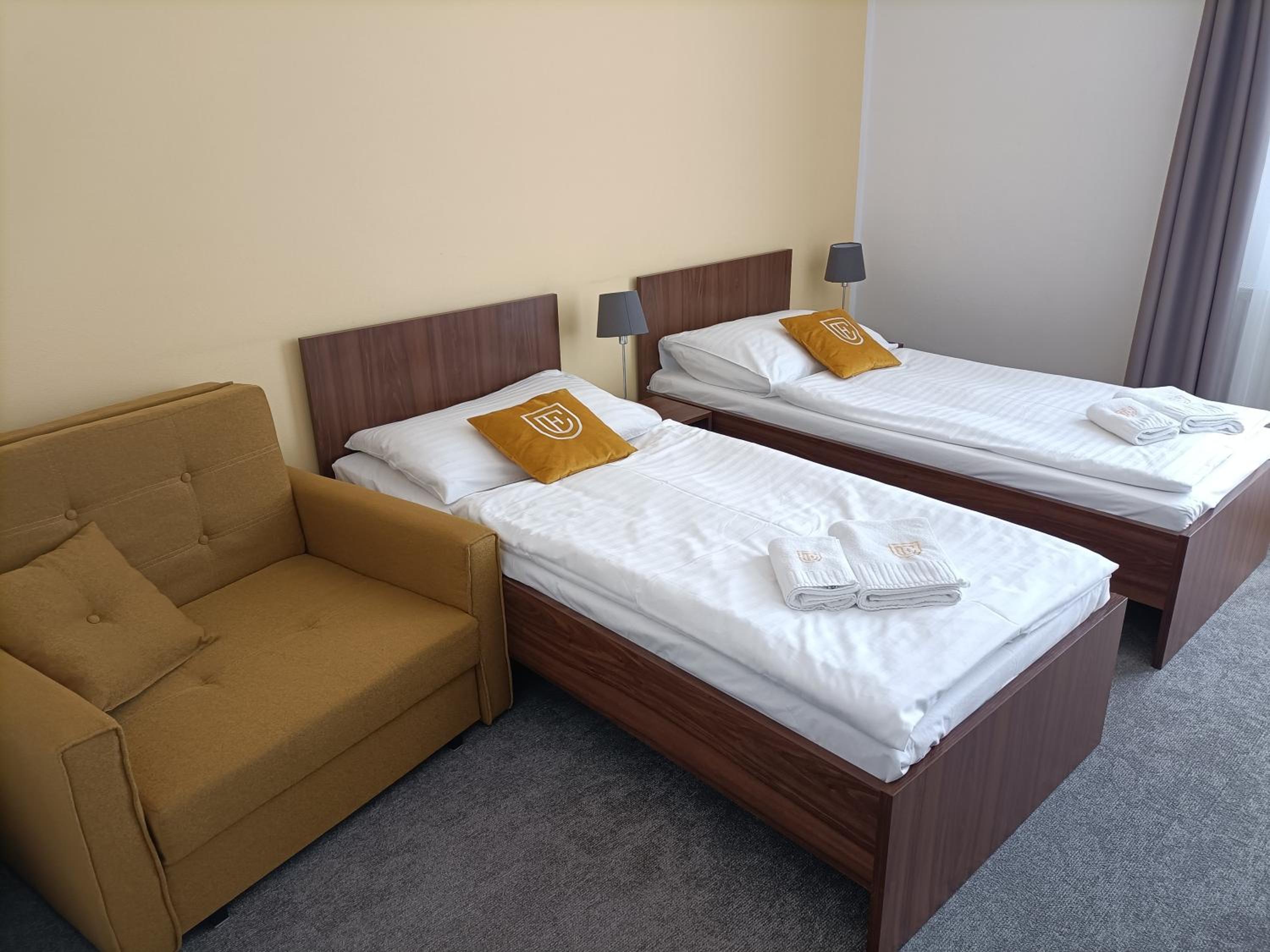 Twin Room with Extra Bed photo 2