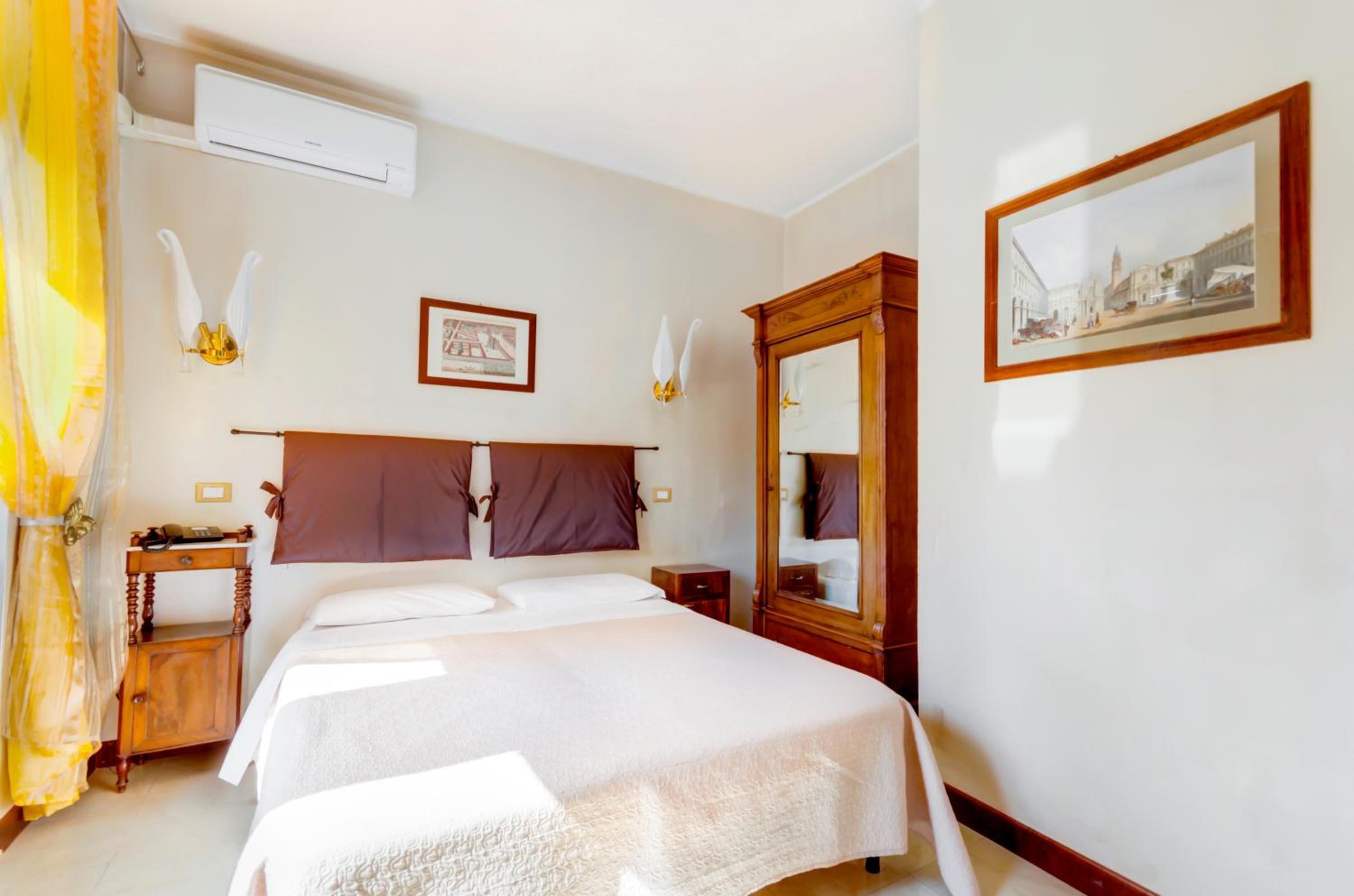 Small Double Room - Photo 1
