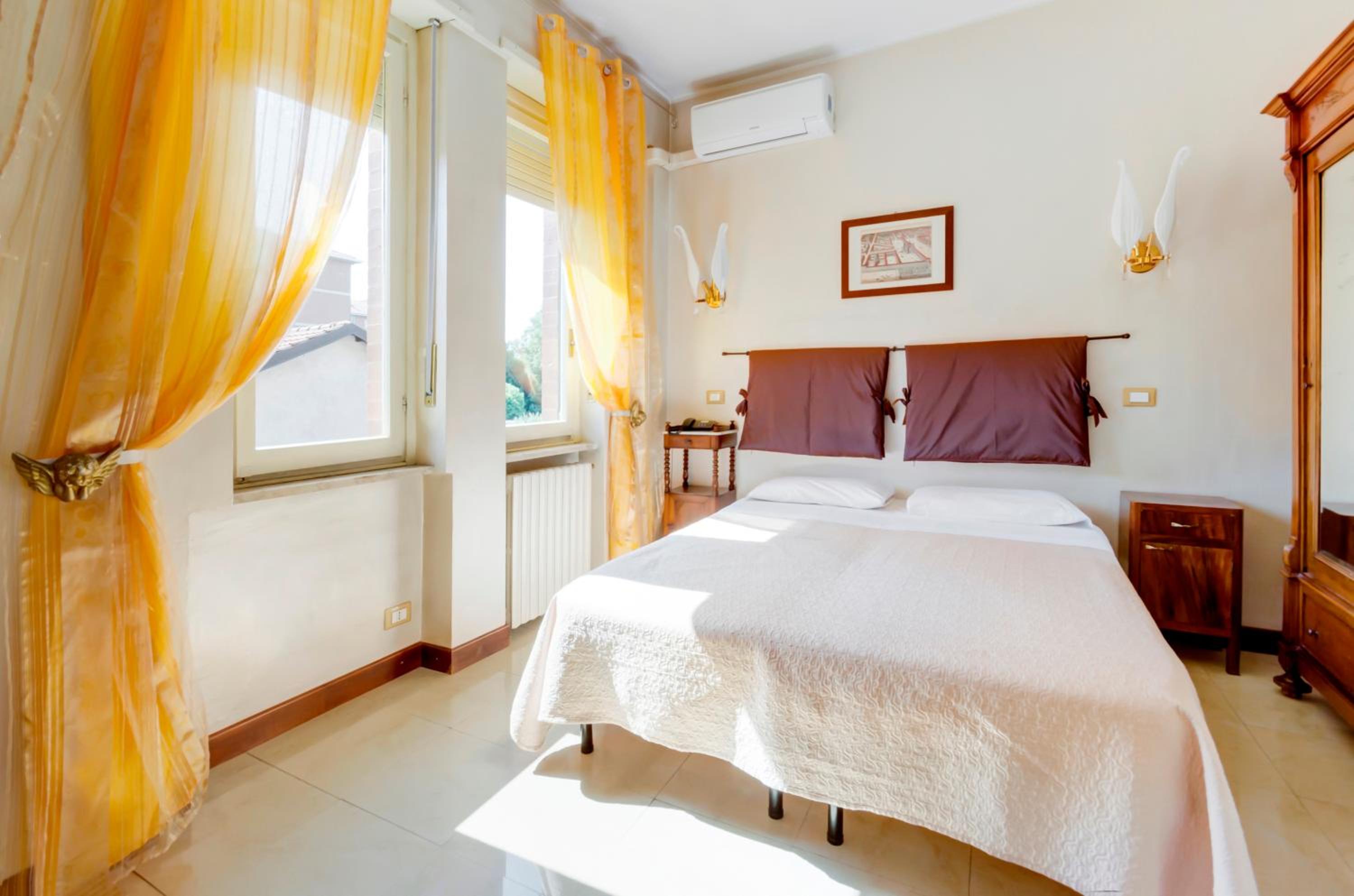 Small Double Room - Photo 4