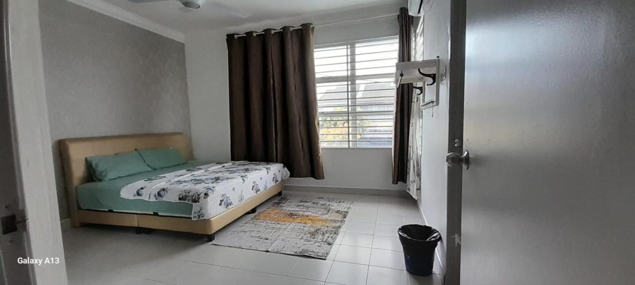 Four-Bedroom House photo 3