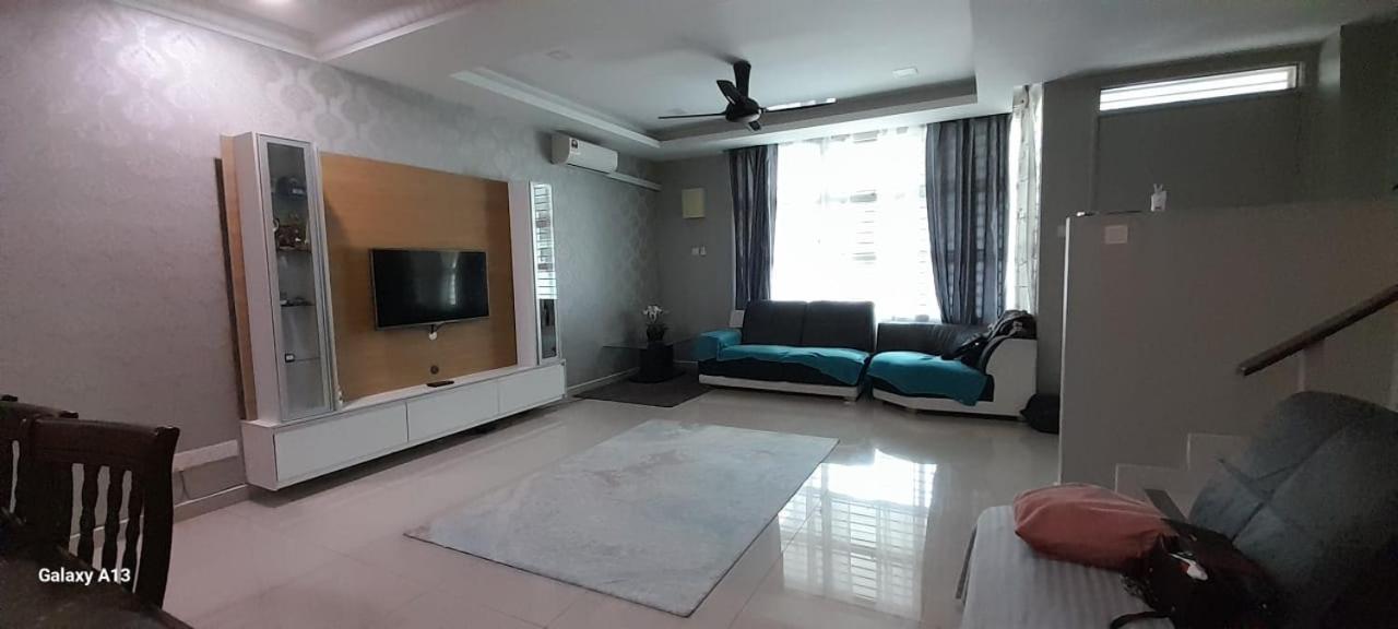 Four-Bedroom House photo 1