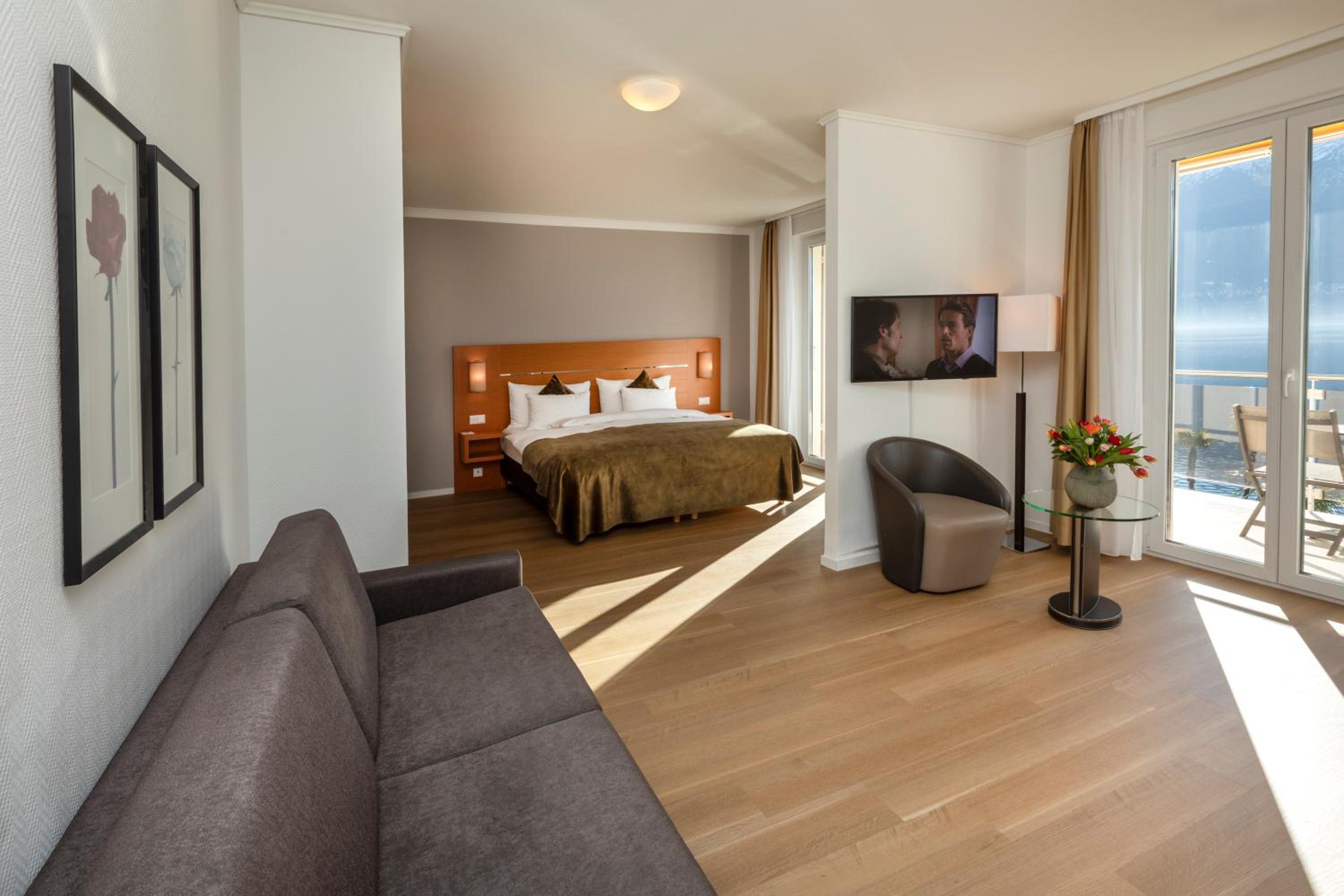 Suite with Lake View