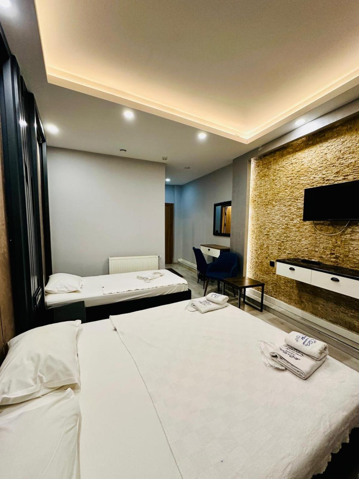 Economy Triple Room - Basement photo 3