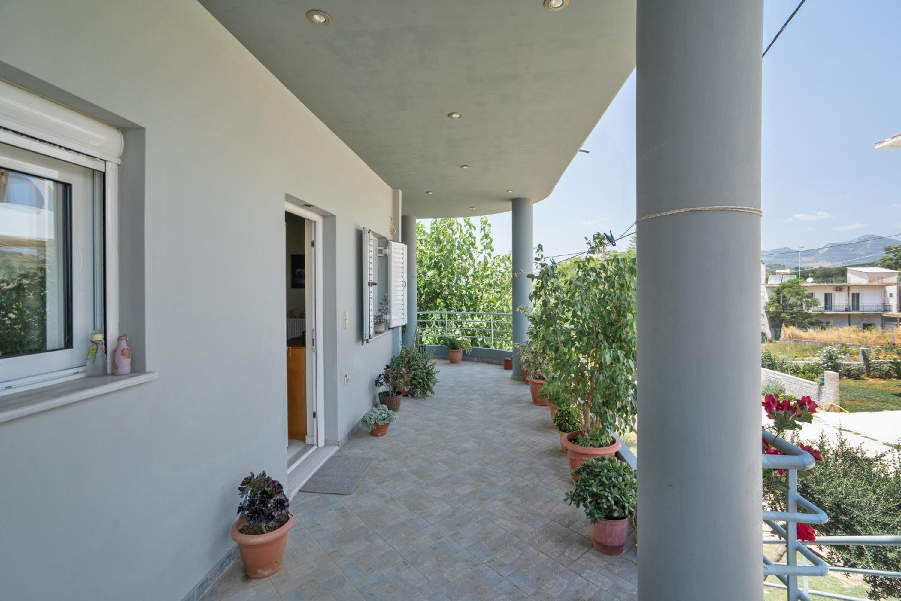 Three-Bedroom Premium Apartment with Balcony photo 2