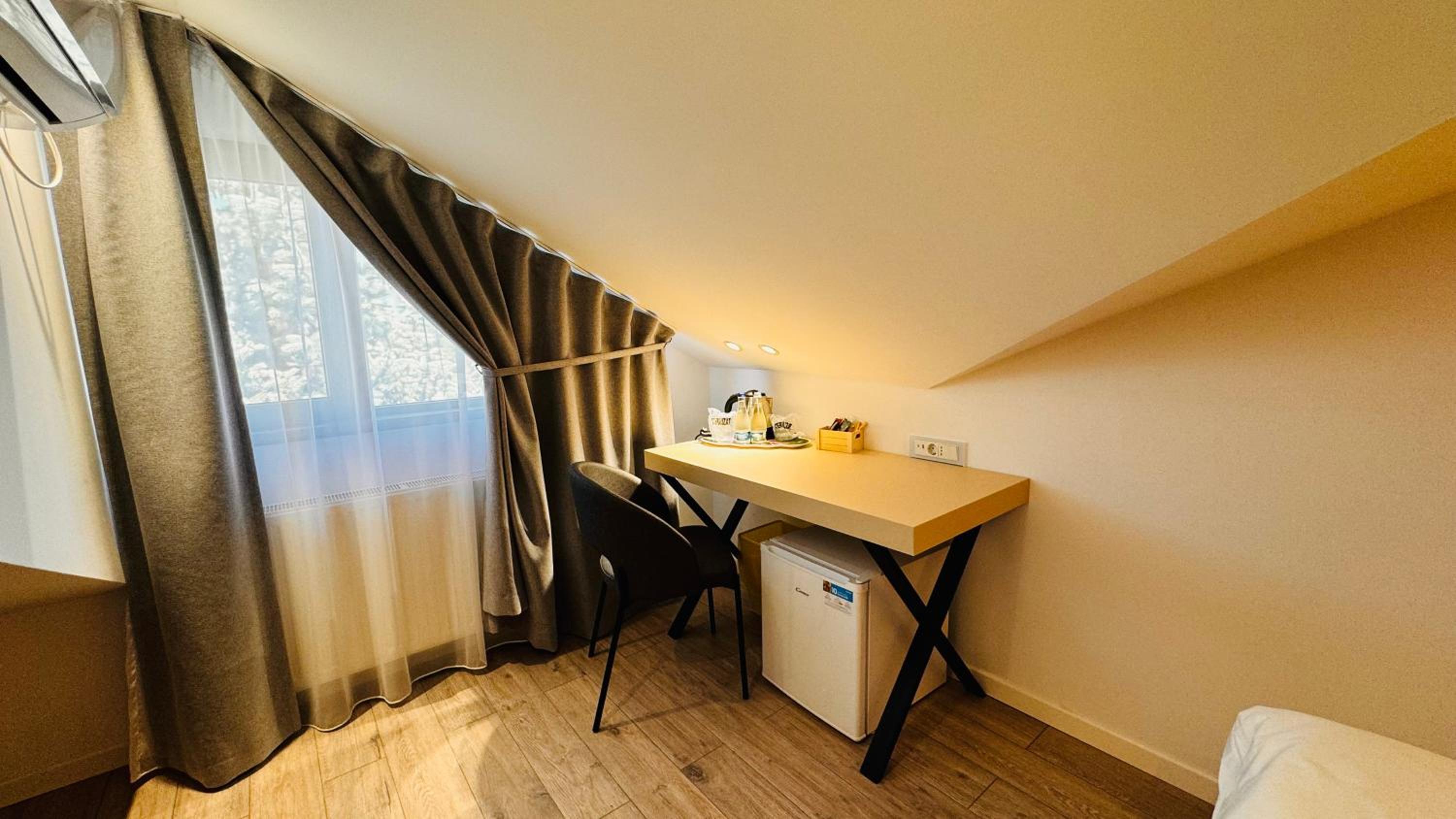 Single Room photo 2