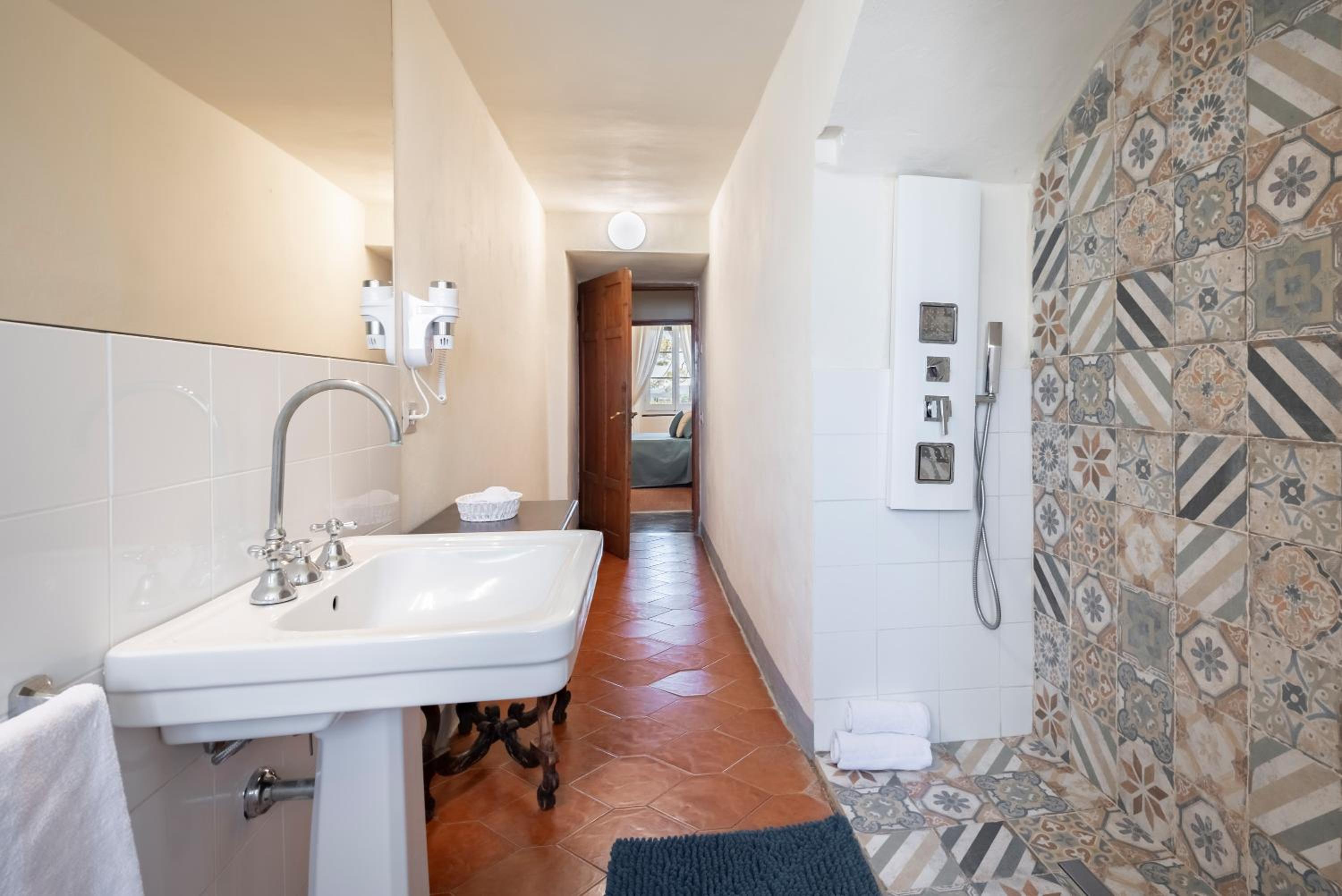 Junior Suite with Garden View - Photo 13