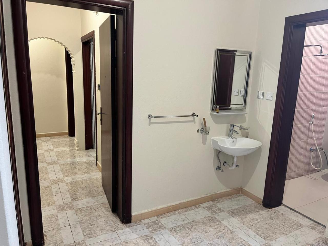 Deluxe Two-Bedroom Apartment with Garden View photo 3