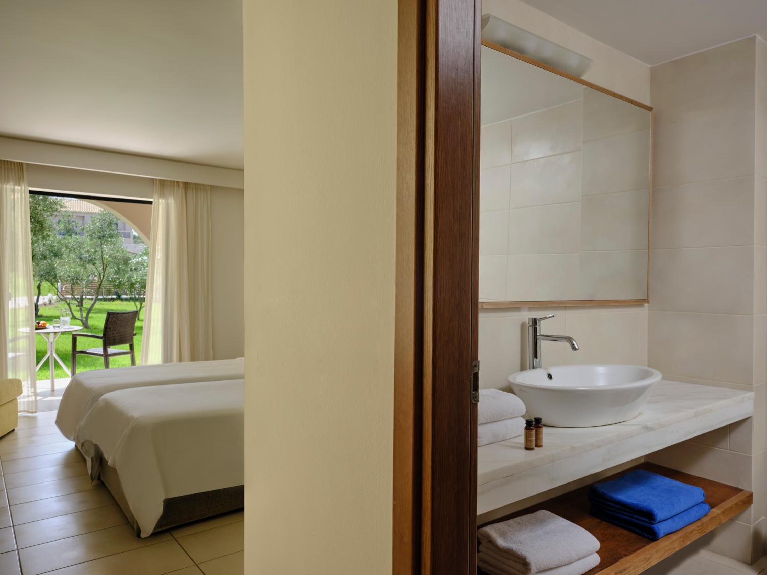 Twin / Double Room Garden View photo 3