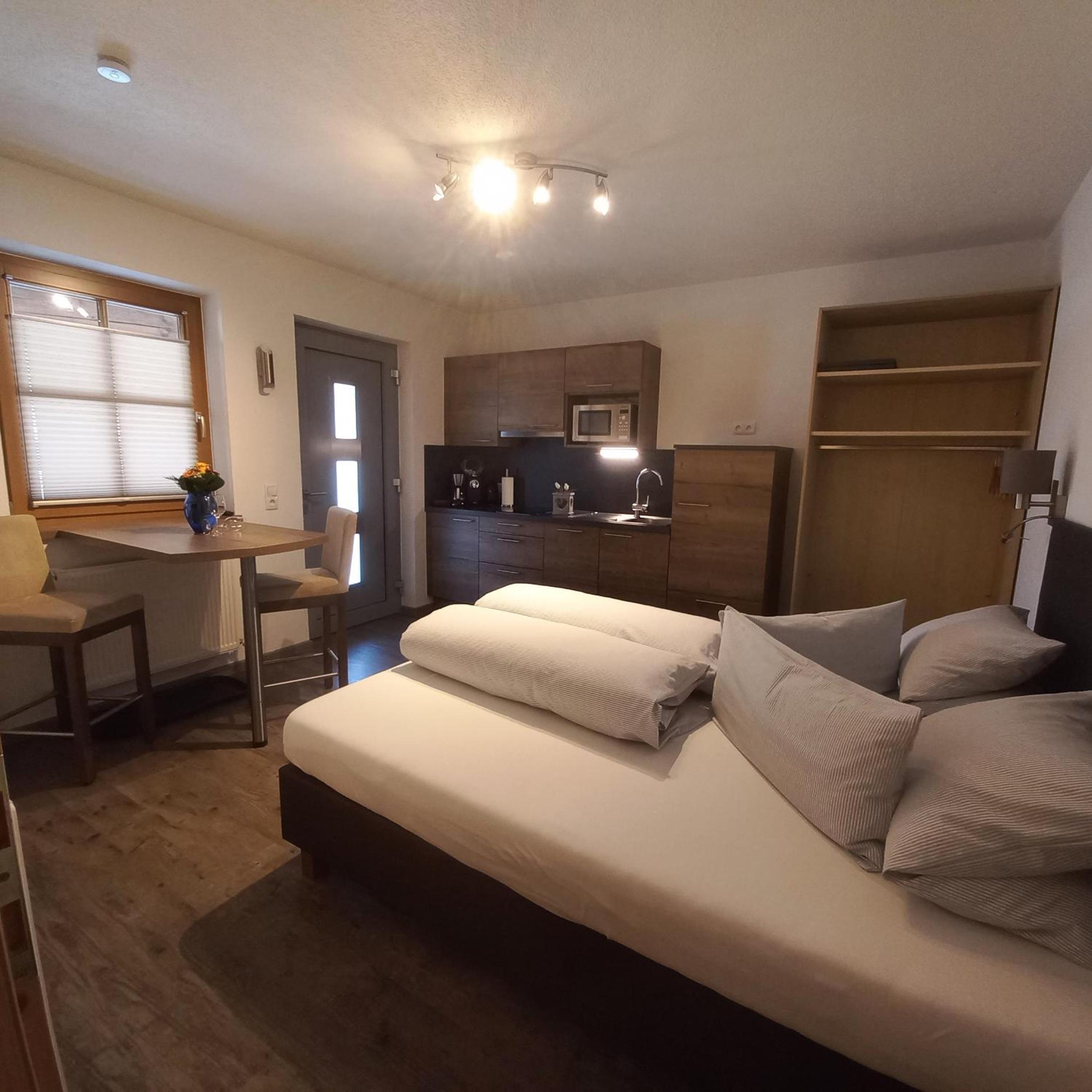 Double Room with Private Bathroom - Photo 1