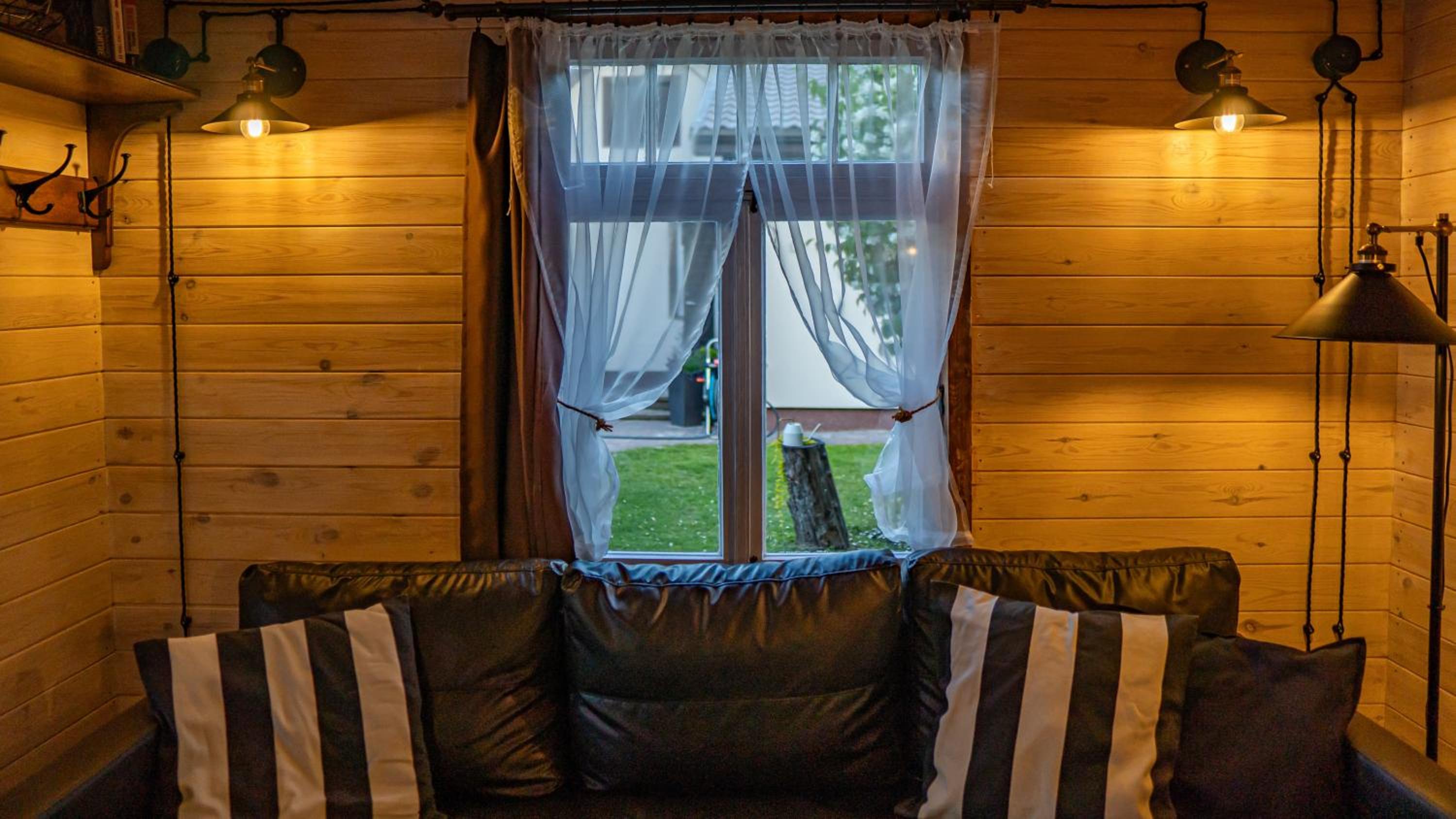 One-Bedroom House photo 1