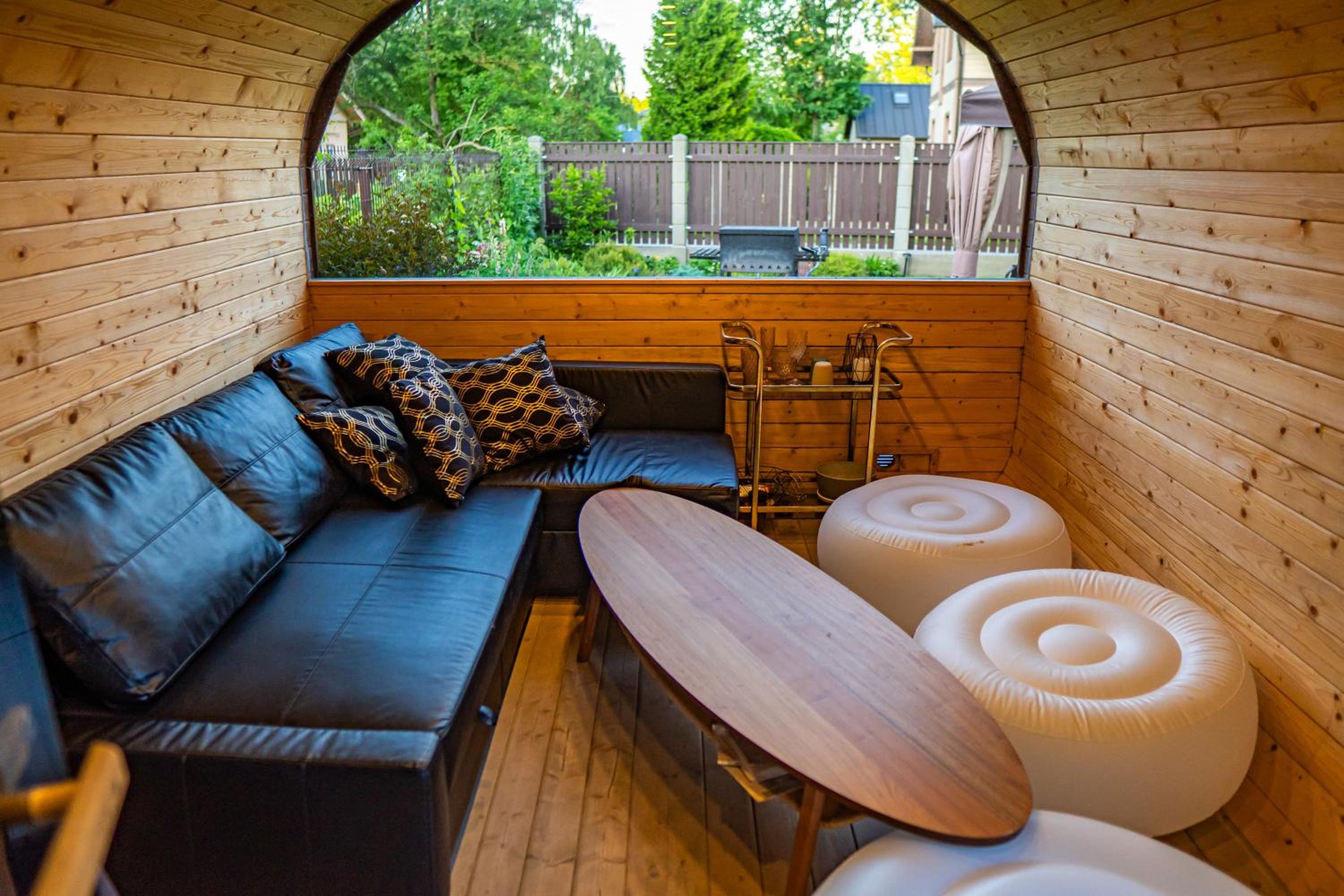 One-Bedroom House photo 2
