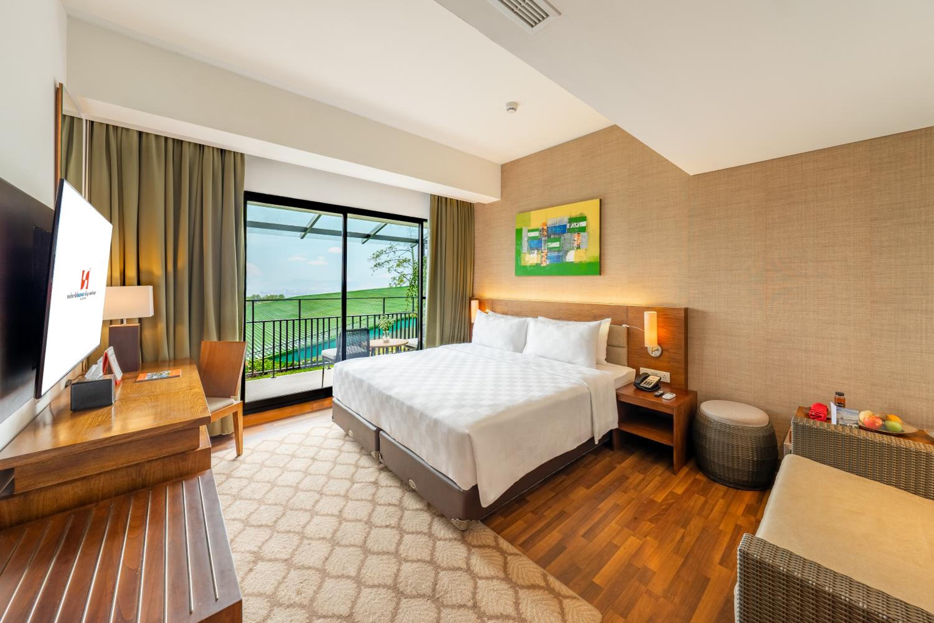 Deluxe Double Room with Balcony photo 1