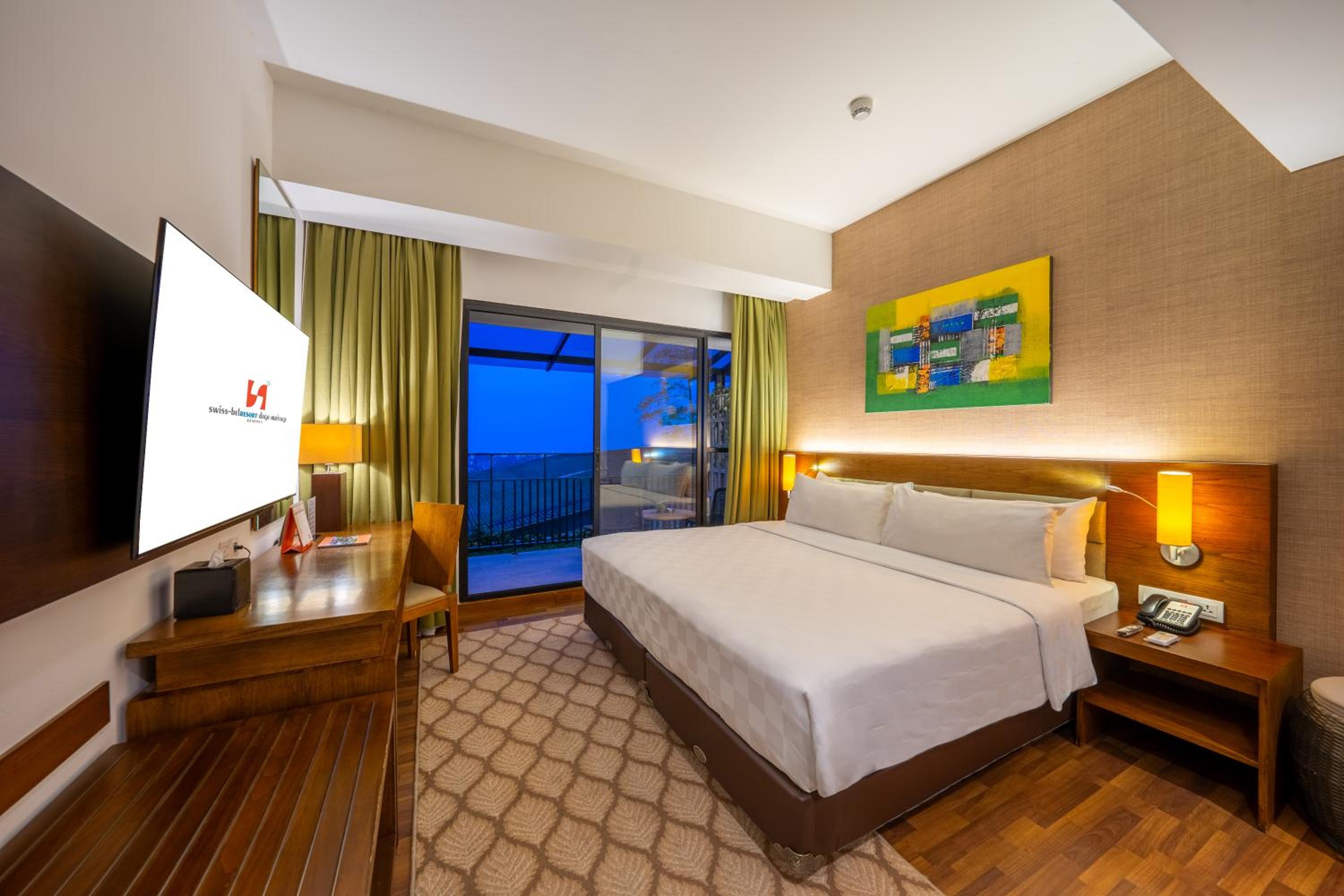 Deluxe Double Room with Balcony photo 2