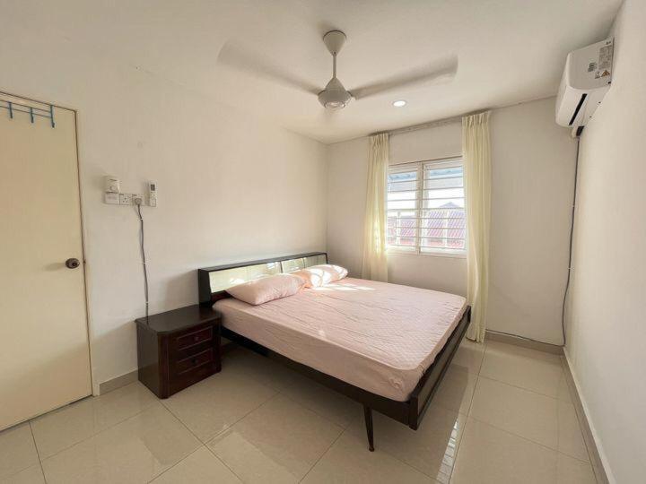 Three-Bedroom Apartment photo 2
