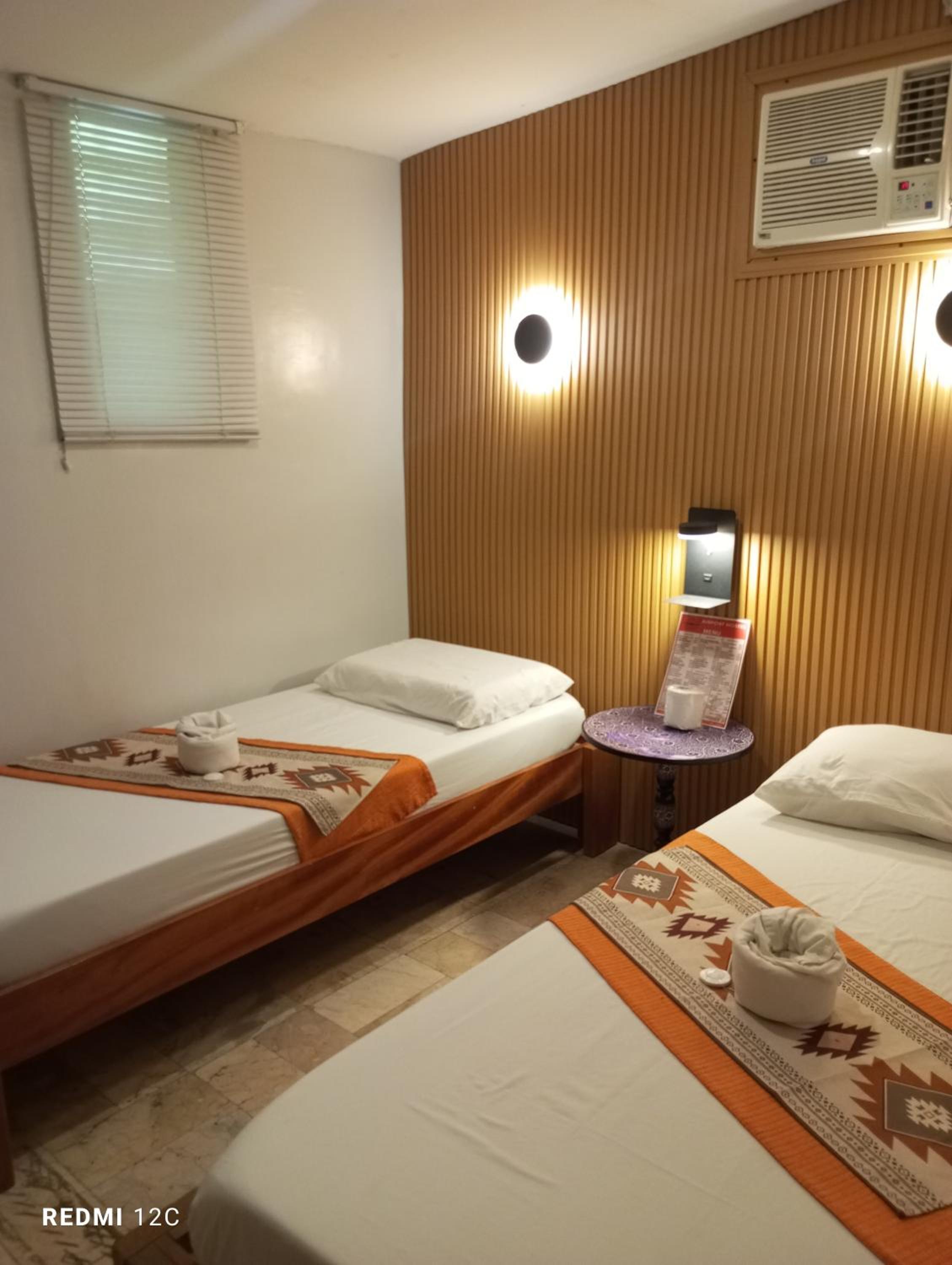 Double or Twin Room with Private Bathroom - Photo 1