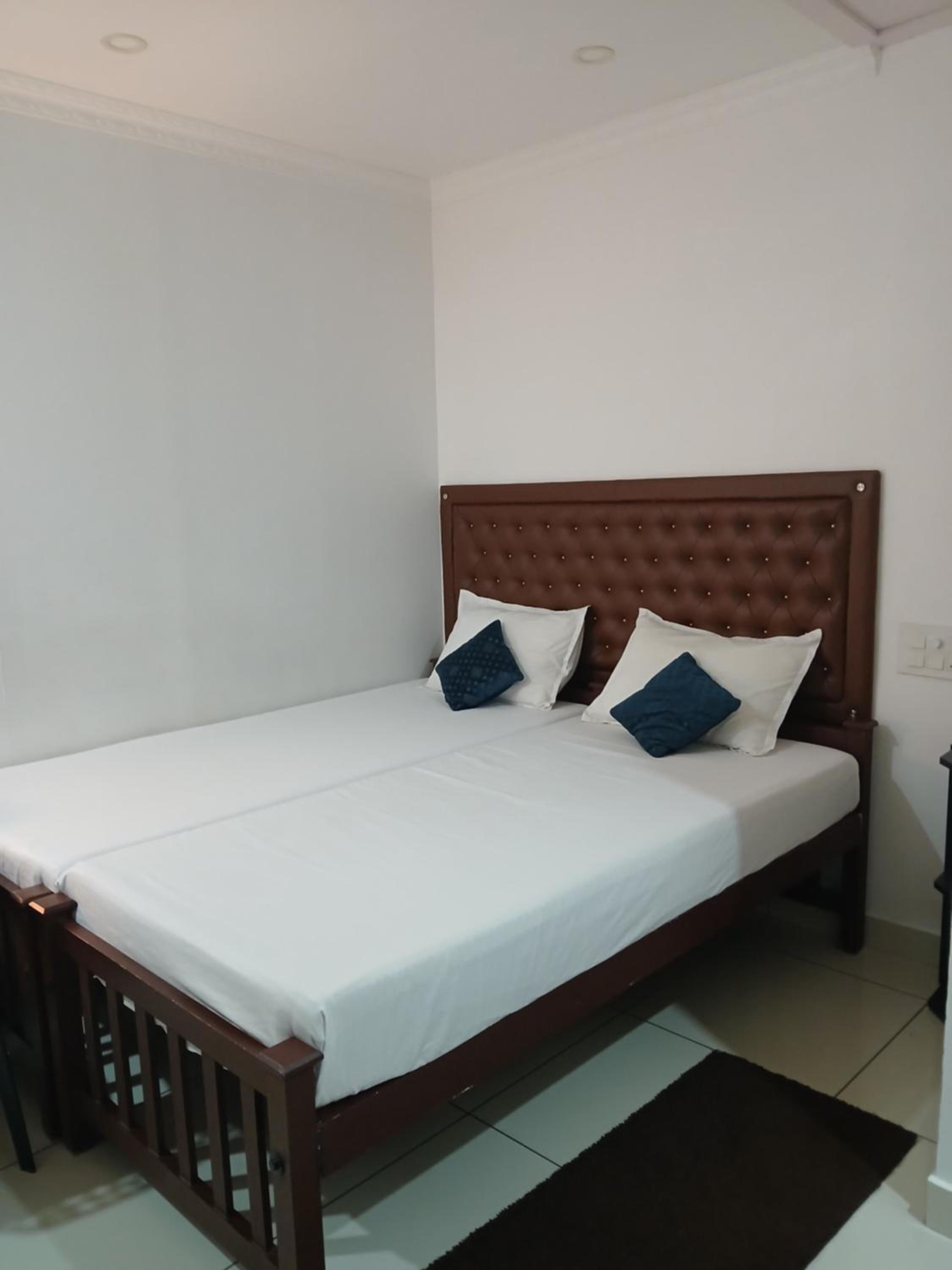 Double Room with Balcony - Photo 31