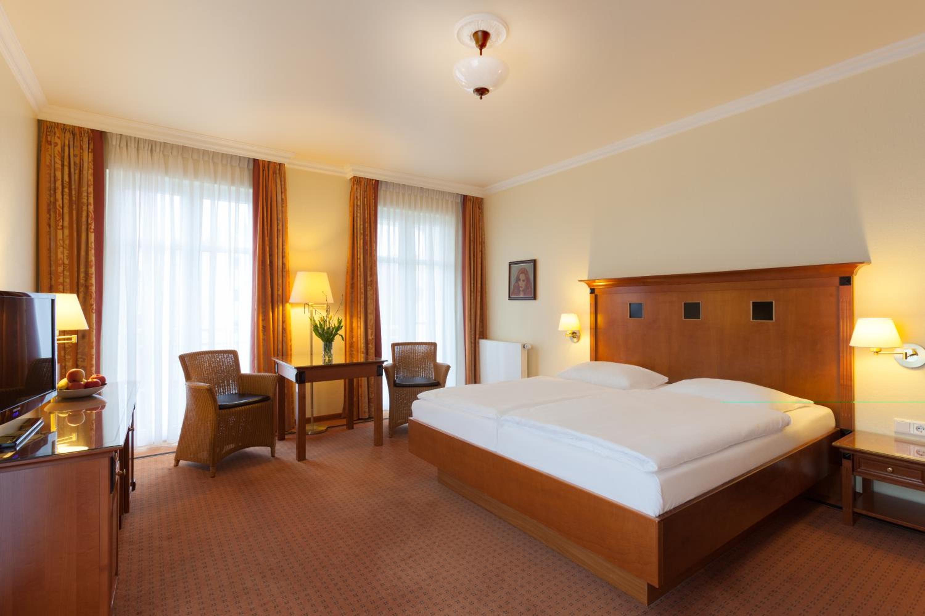 Large Double Room with Balcony in the Dependences