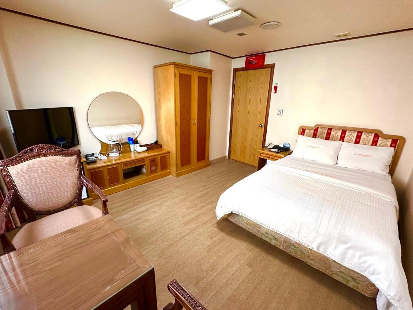 Standard Double Room - Photo 1