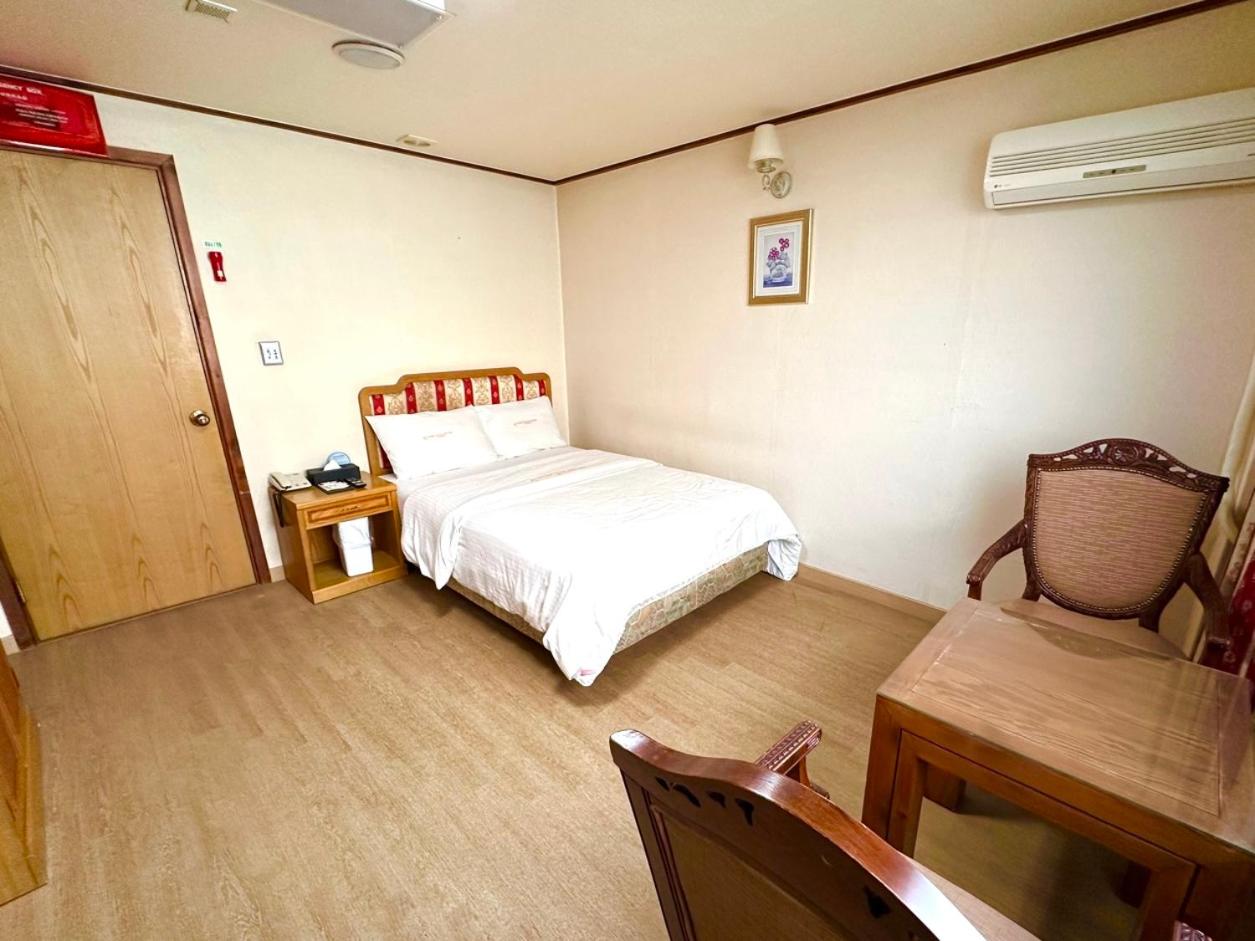 Standard Double Room - Photo 2